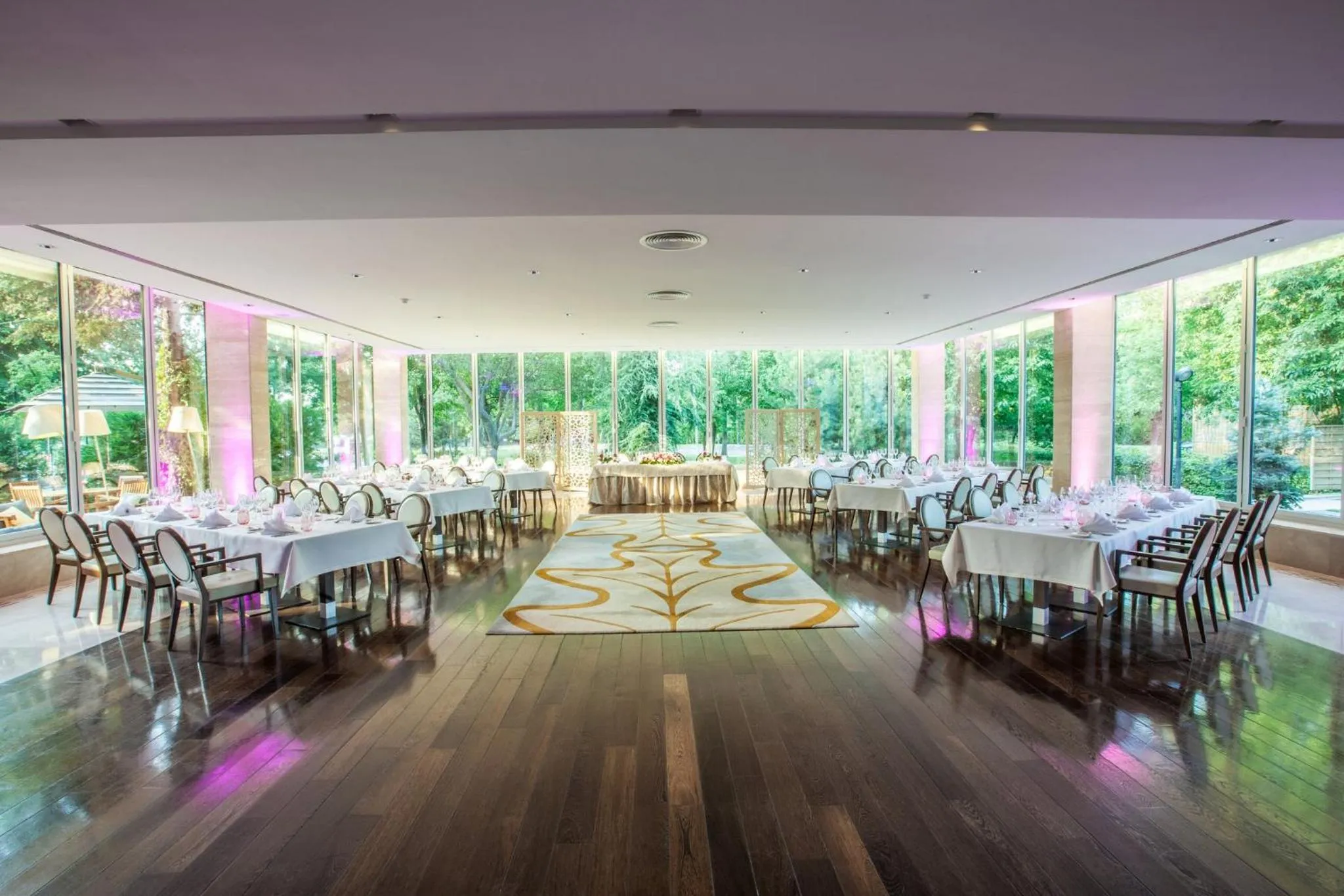 Restaurant/places to eat in Crowne Plaza Bucharest by IHG