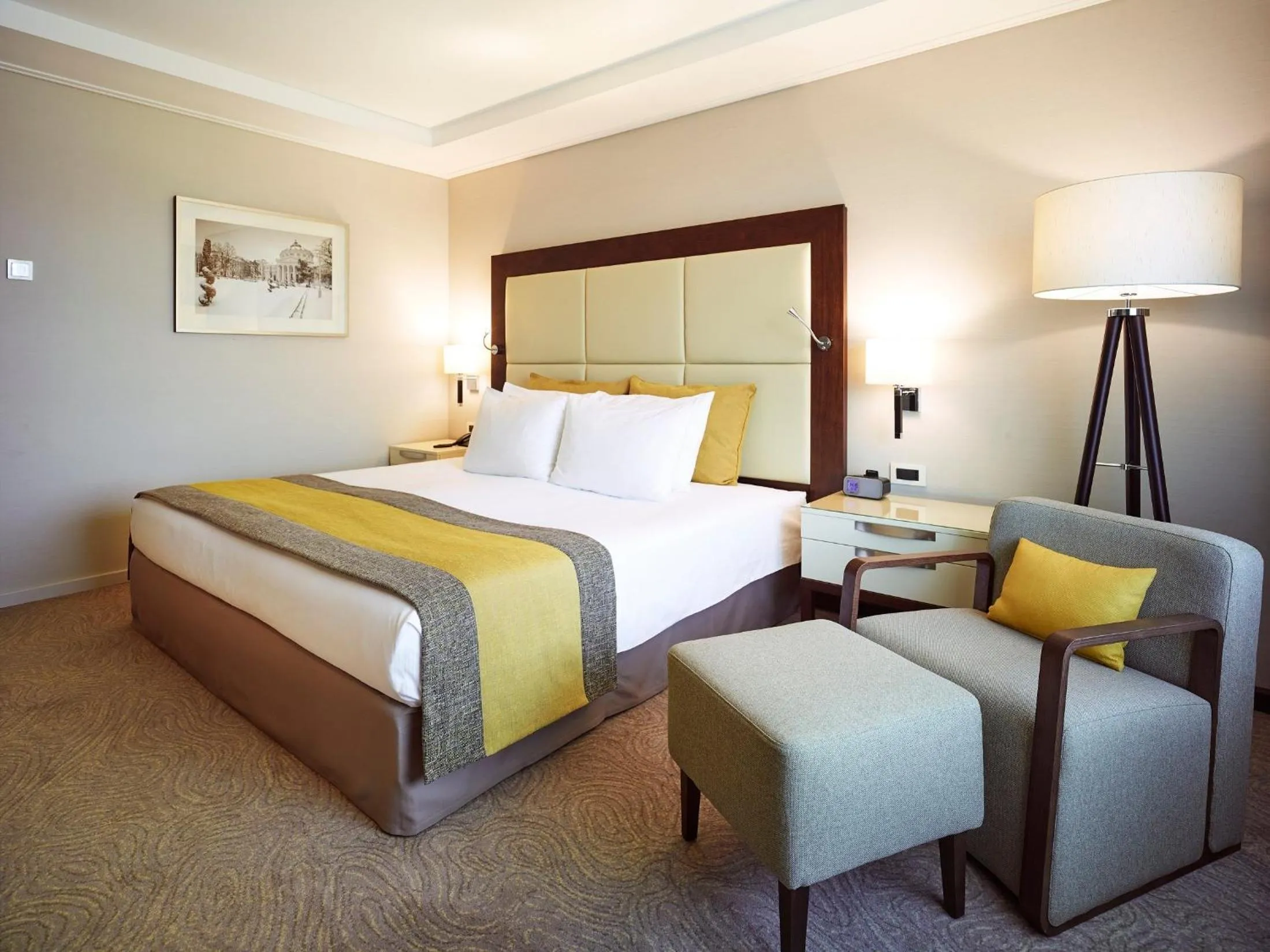 Photo of the whole room, Bed in Crowne Plaza Bucharest by IHG