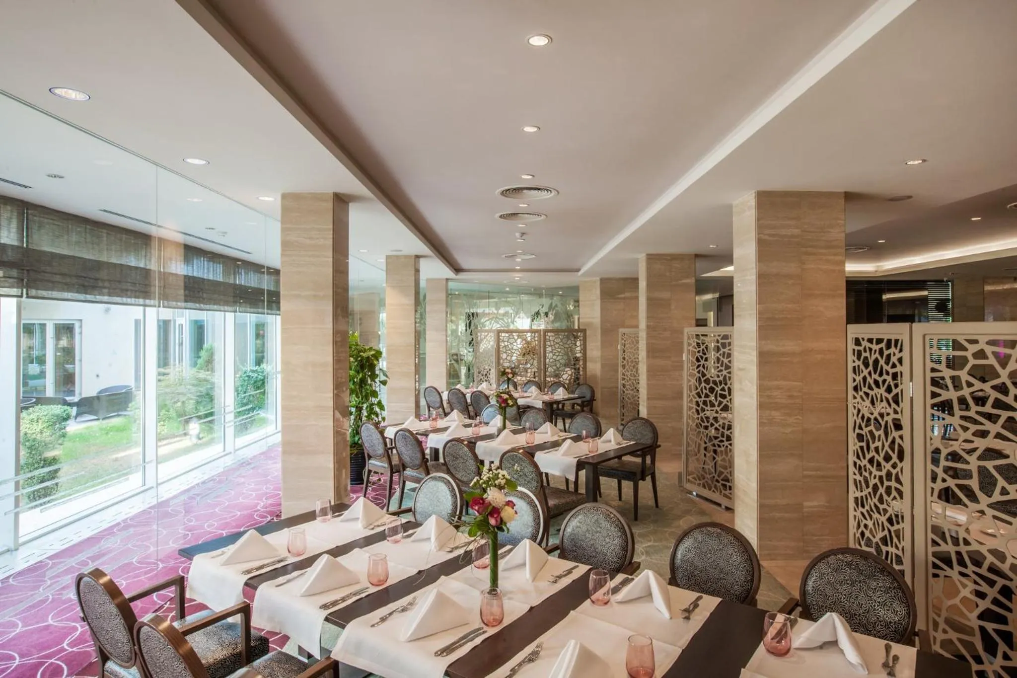 Restaurant/places to eat in Crowne Plaza Bucharest by IHG