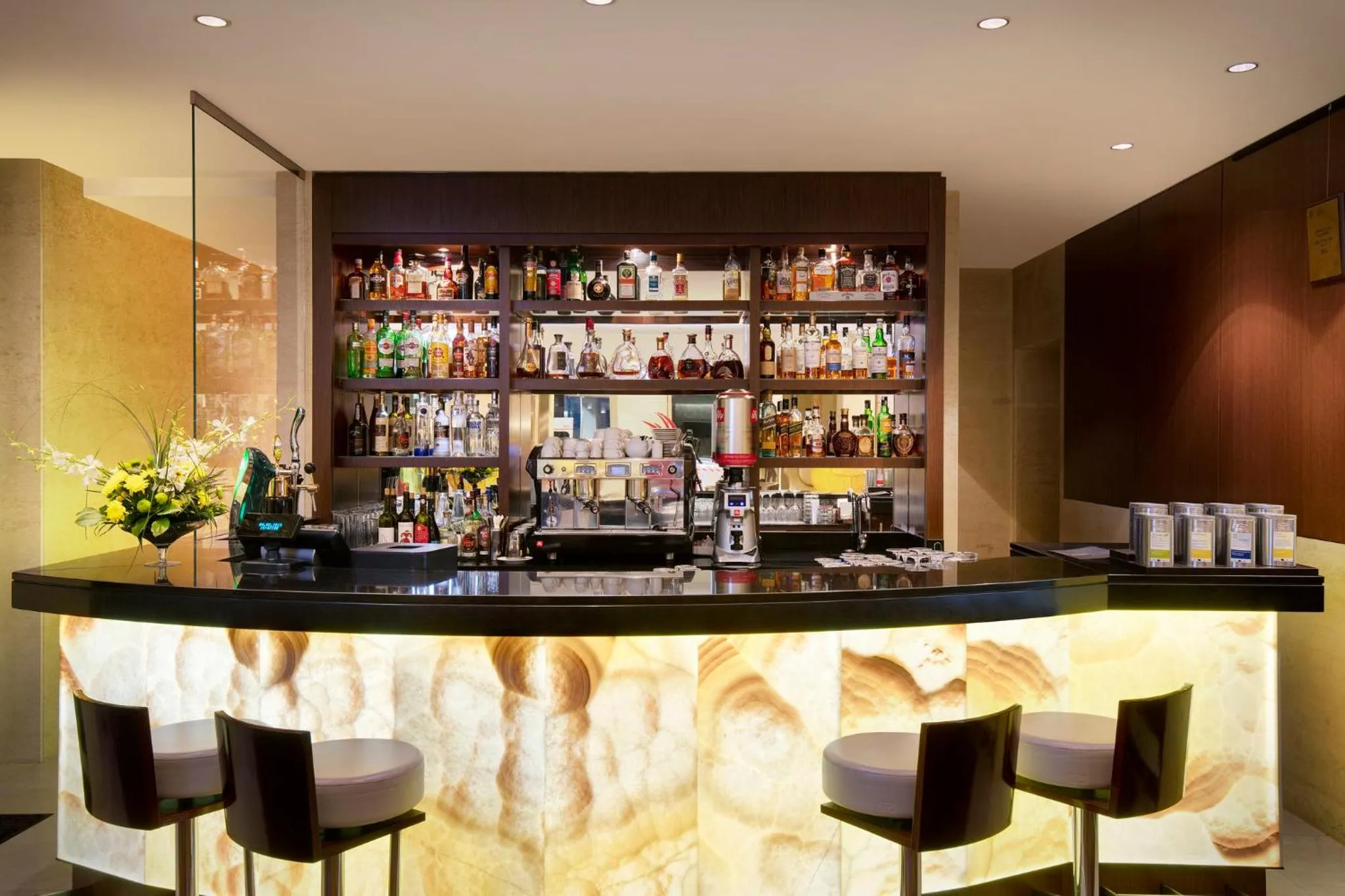 Lounge or bar in Crowne Plaza Bucharest by IHG