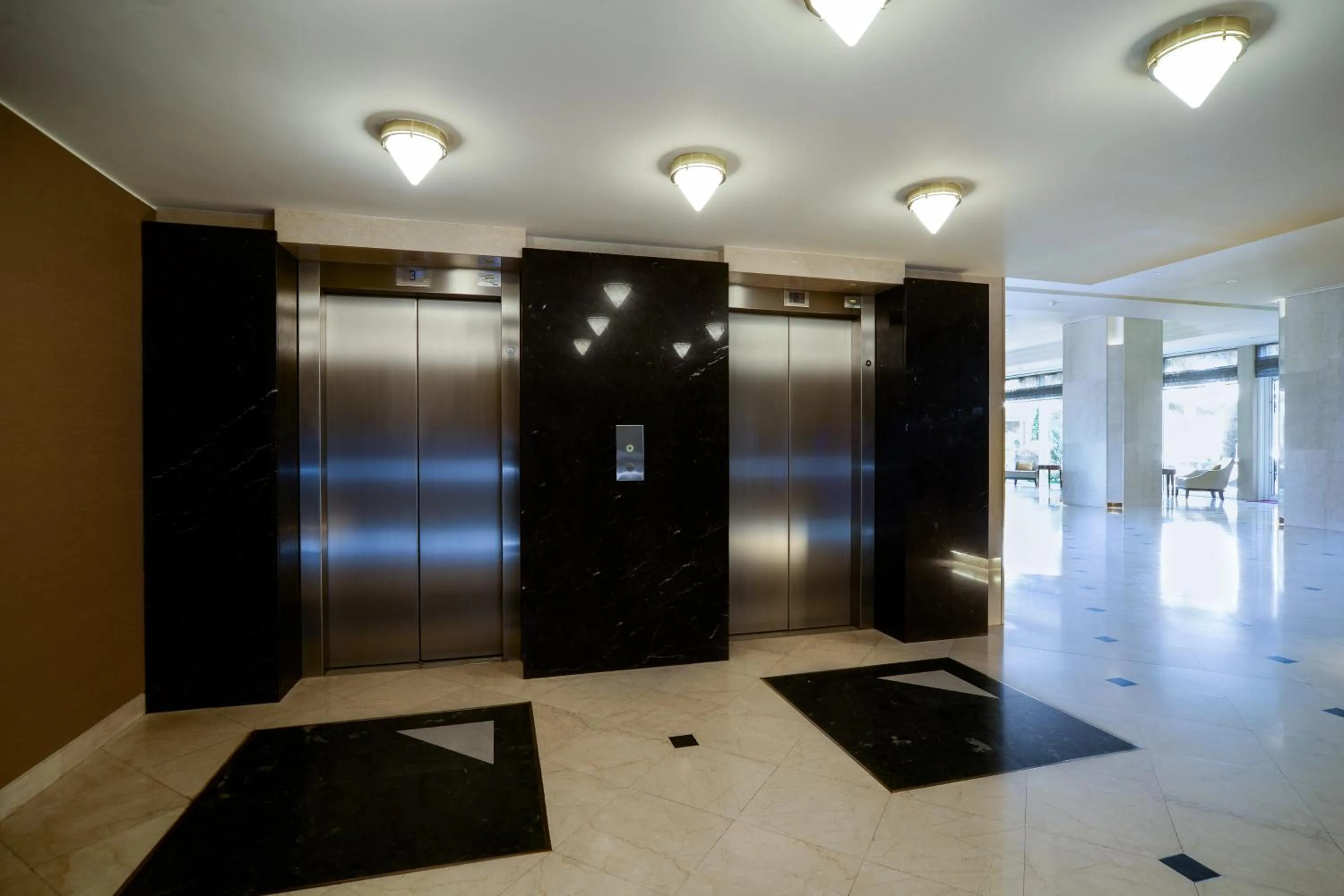 Lobby or reception in Crowne Plaza Bucharest by IHG