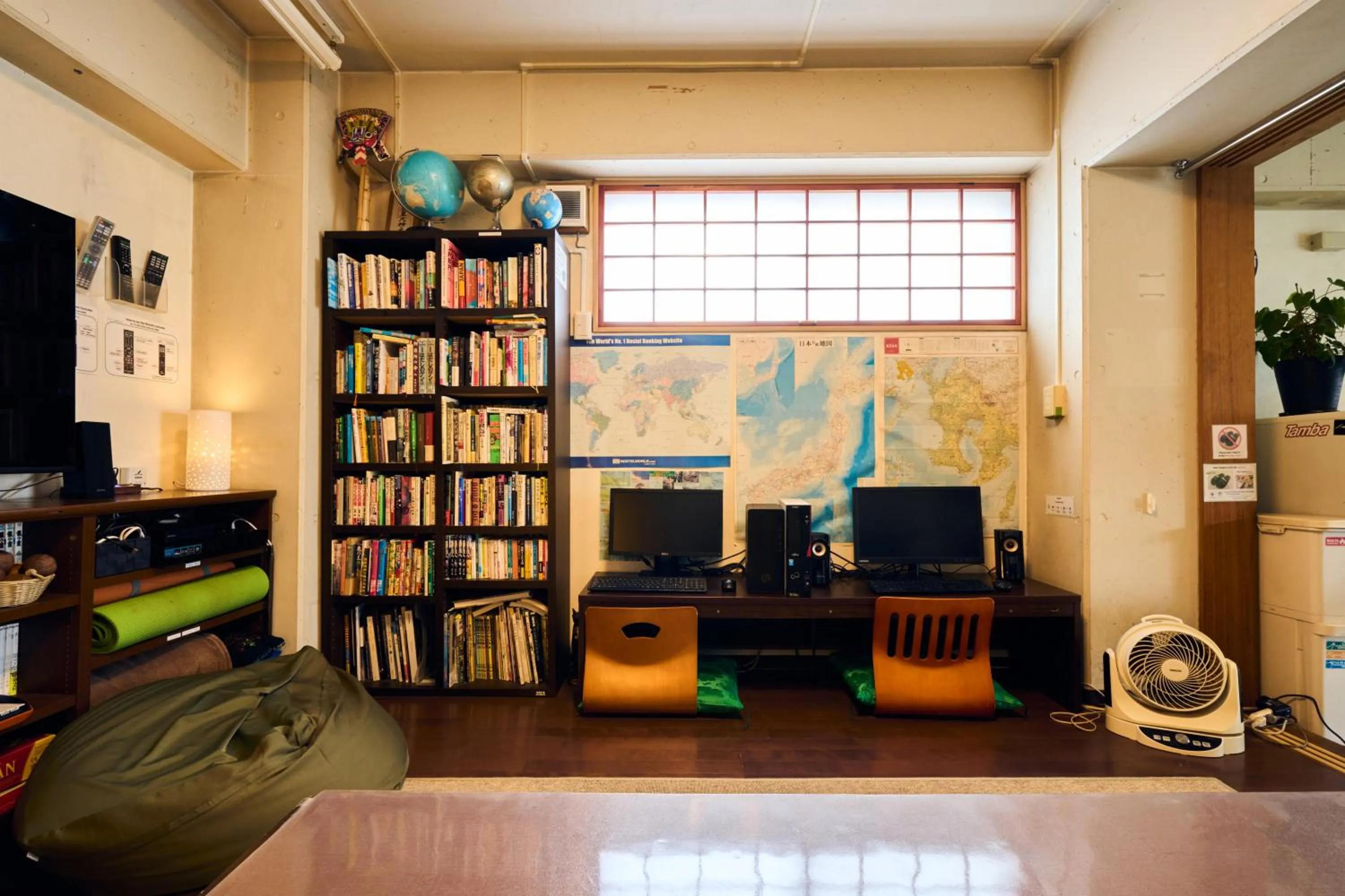 Communal lounge/ TV room in Green Guesthouse