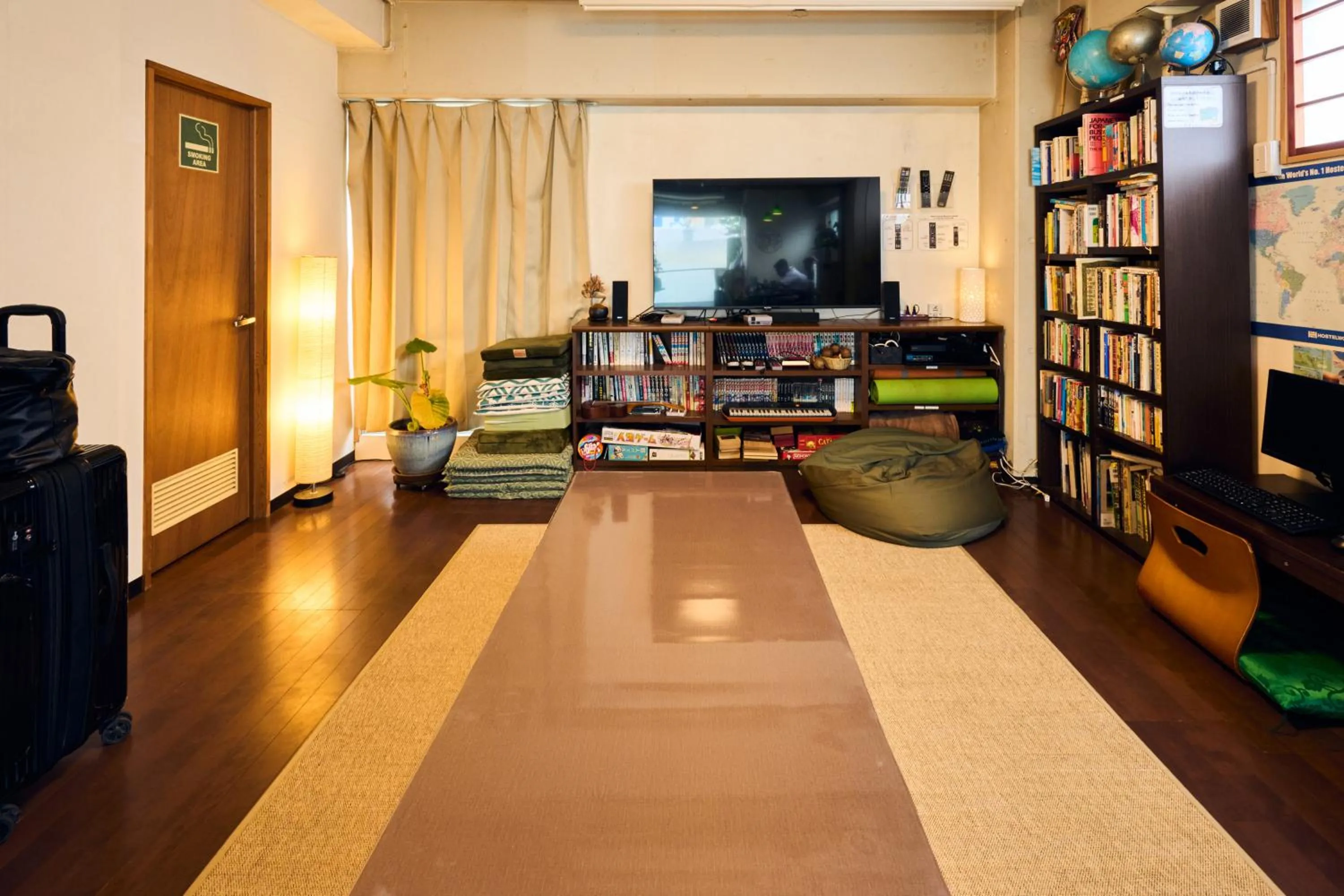 Communal lounge/ TV room in Green Guesthouse