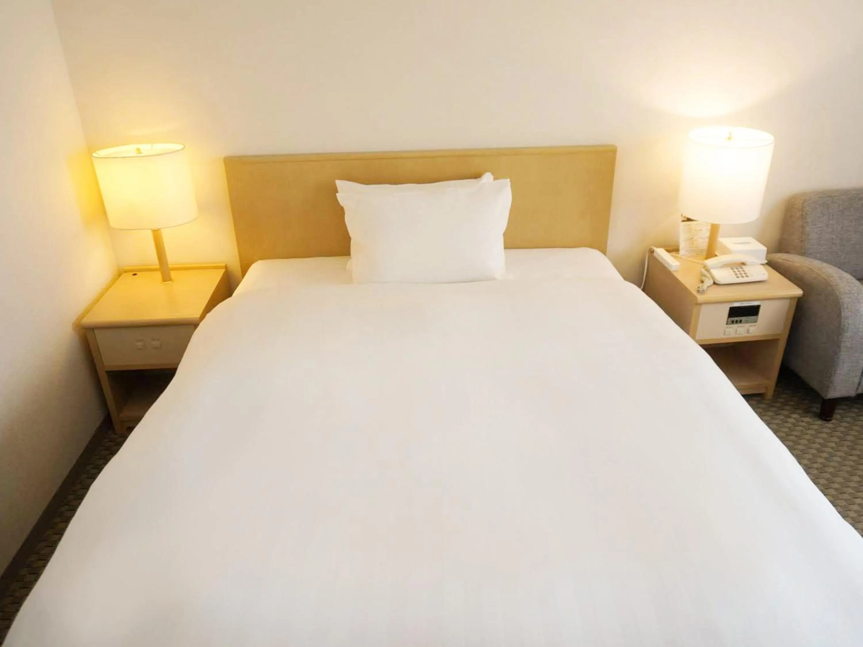 Bed in Kobe Port Tower Hotel