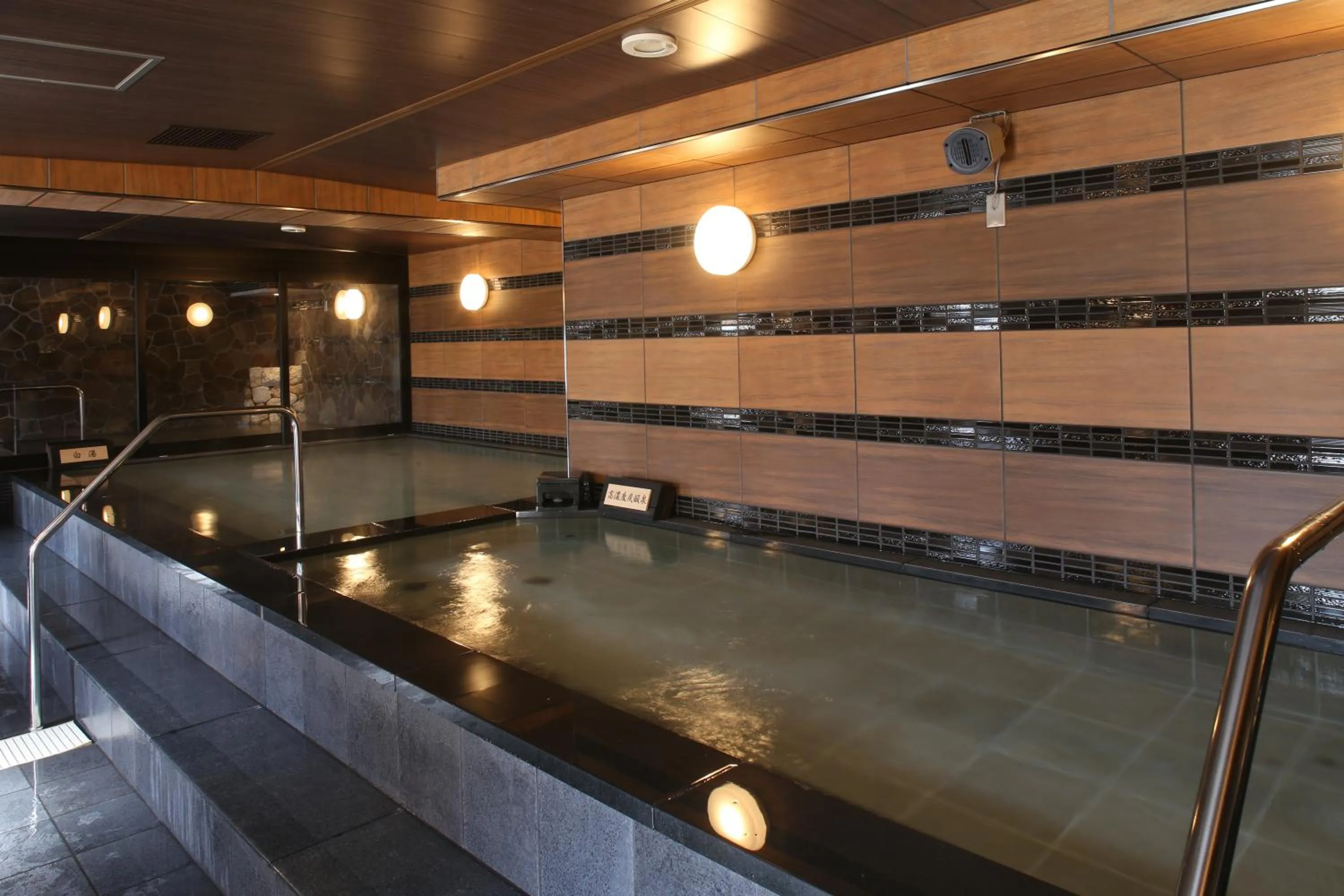 Hot Spring Bath in Kobe Port Tower Hotel