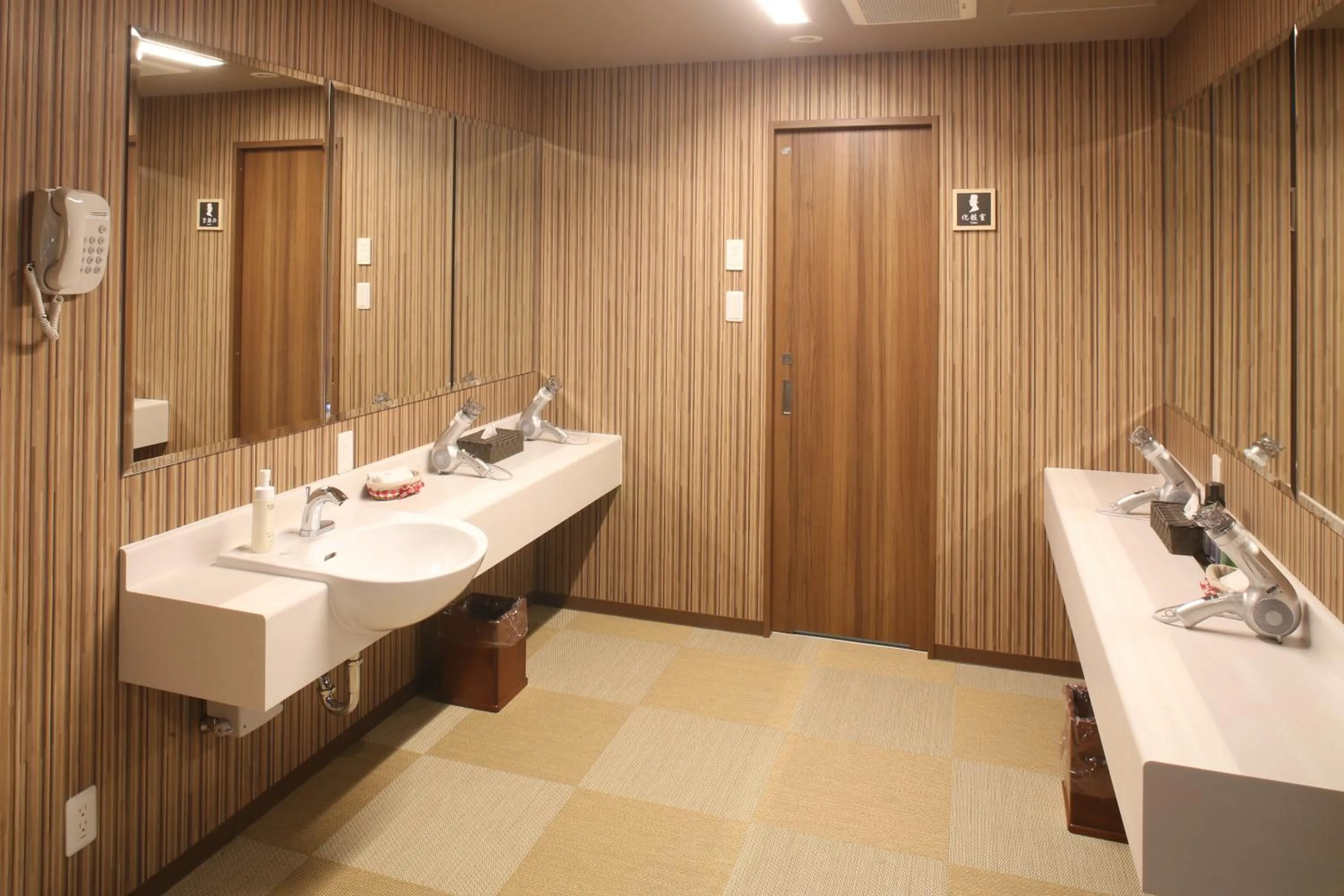 Spa and wellness centre/facilities in Kobe Port Tower Hotel