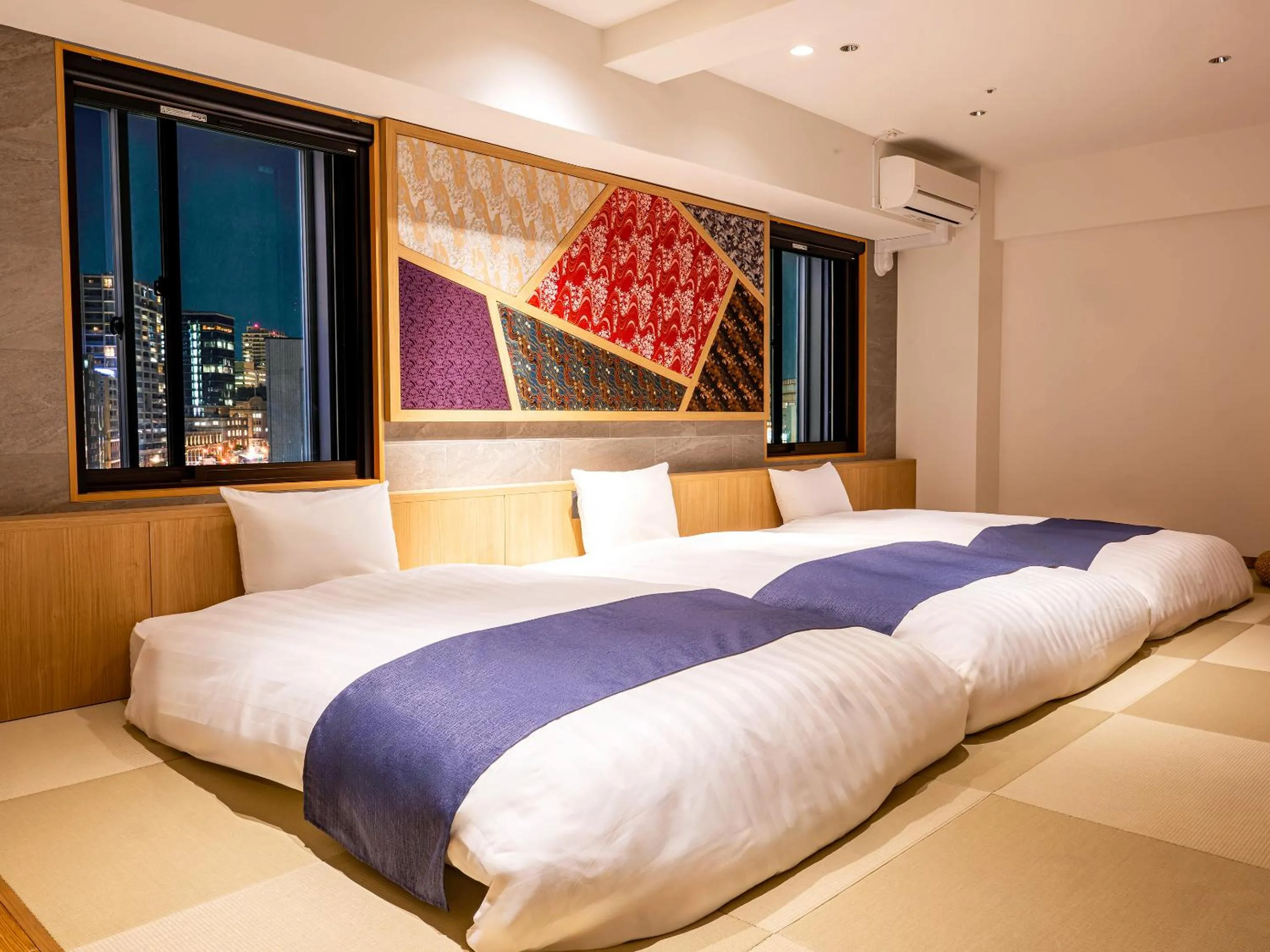 Bedroom, Bed in Kobe Port Tower Hotel