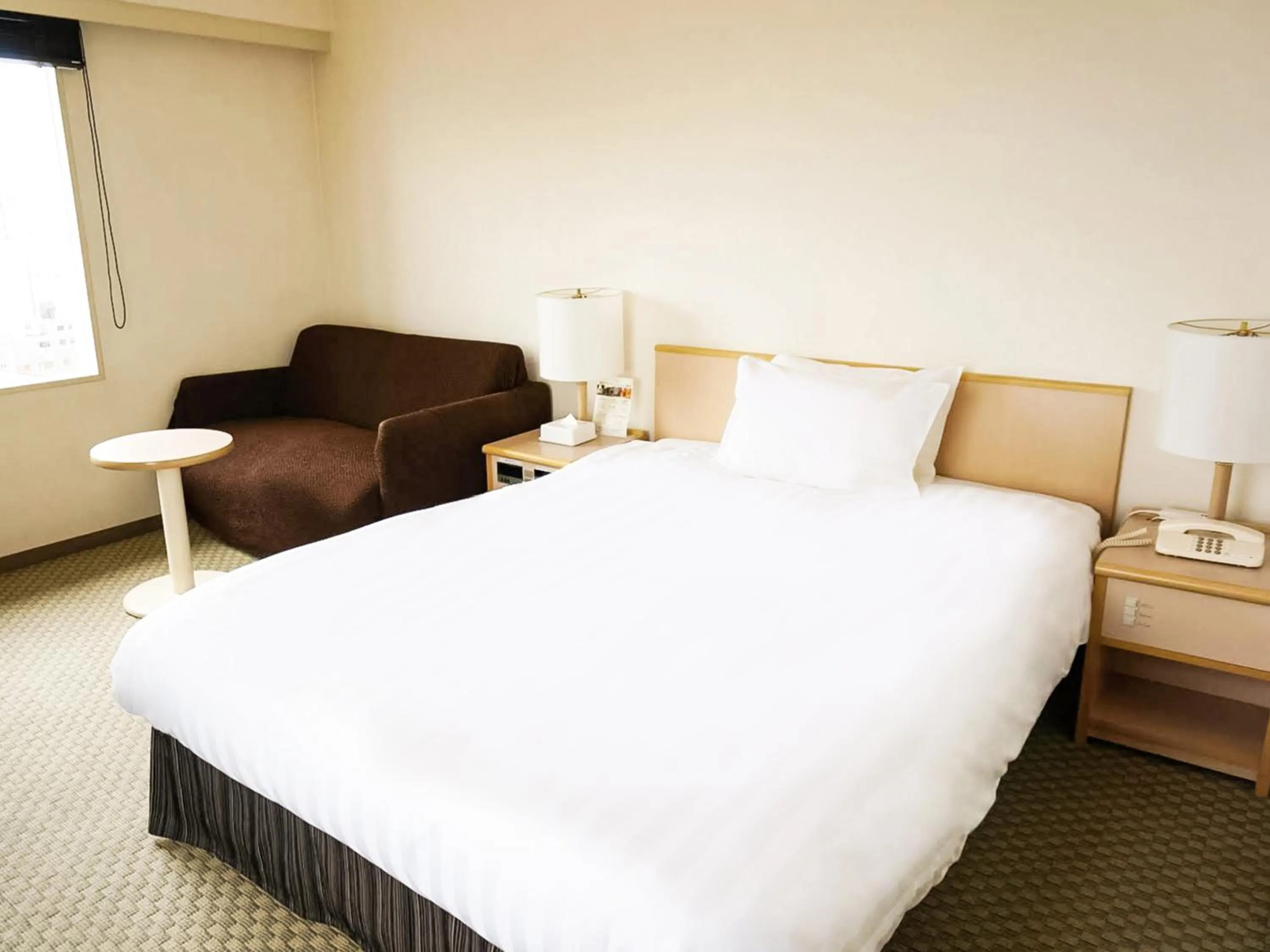 Bed in Kobe Port Tower Hotel