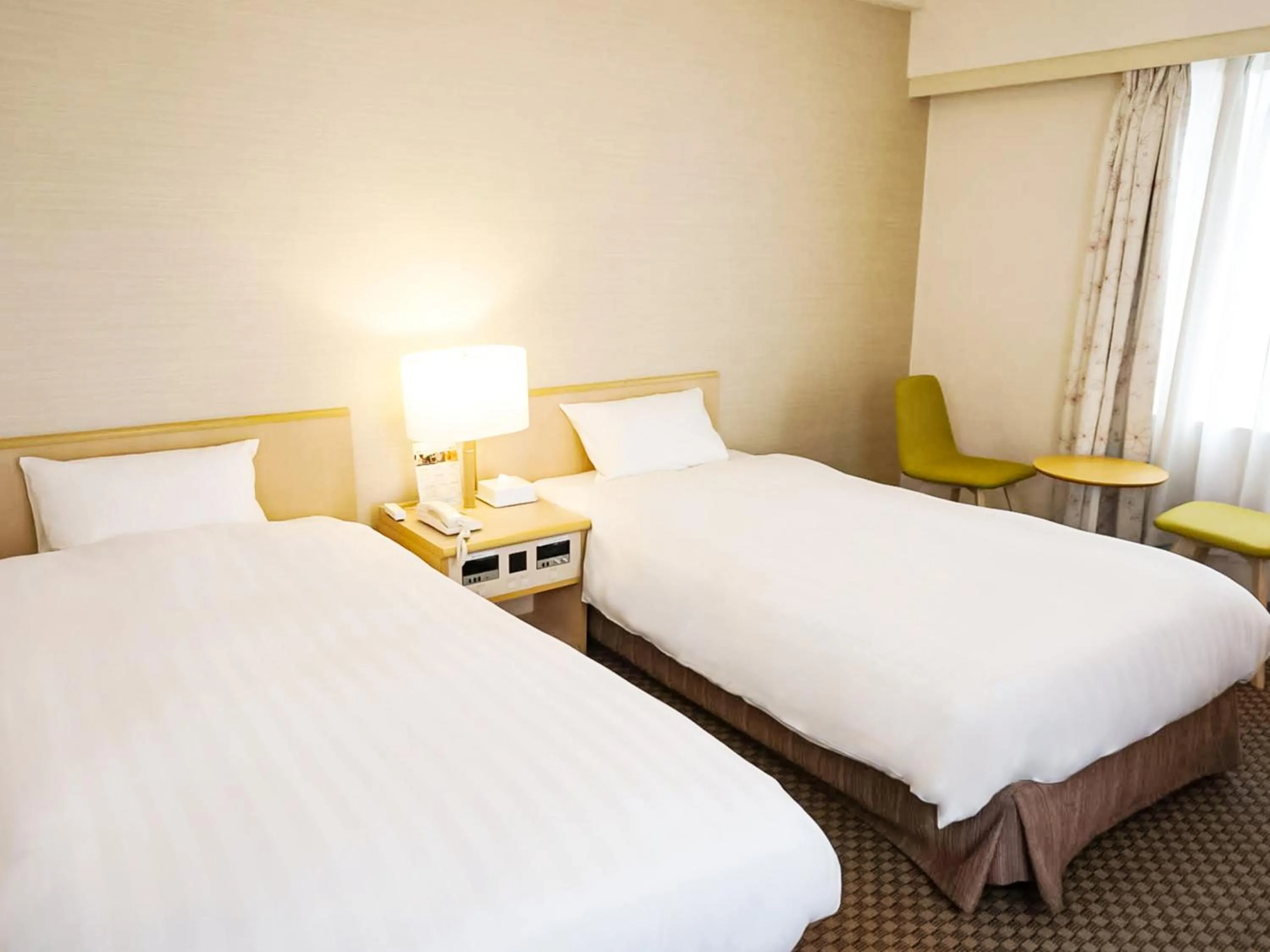 Bed in Kobe Port Tower Hotel