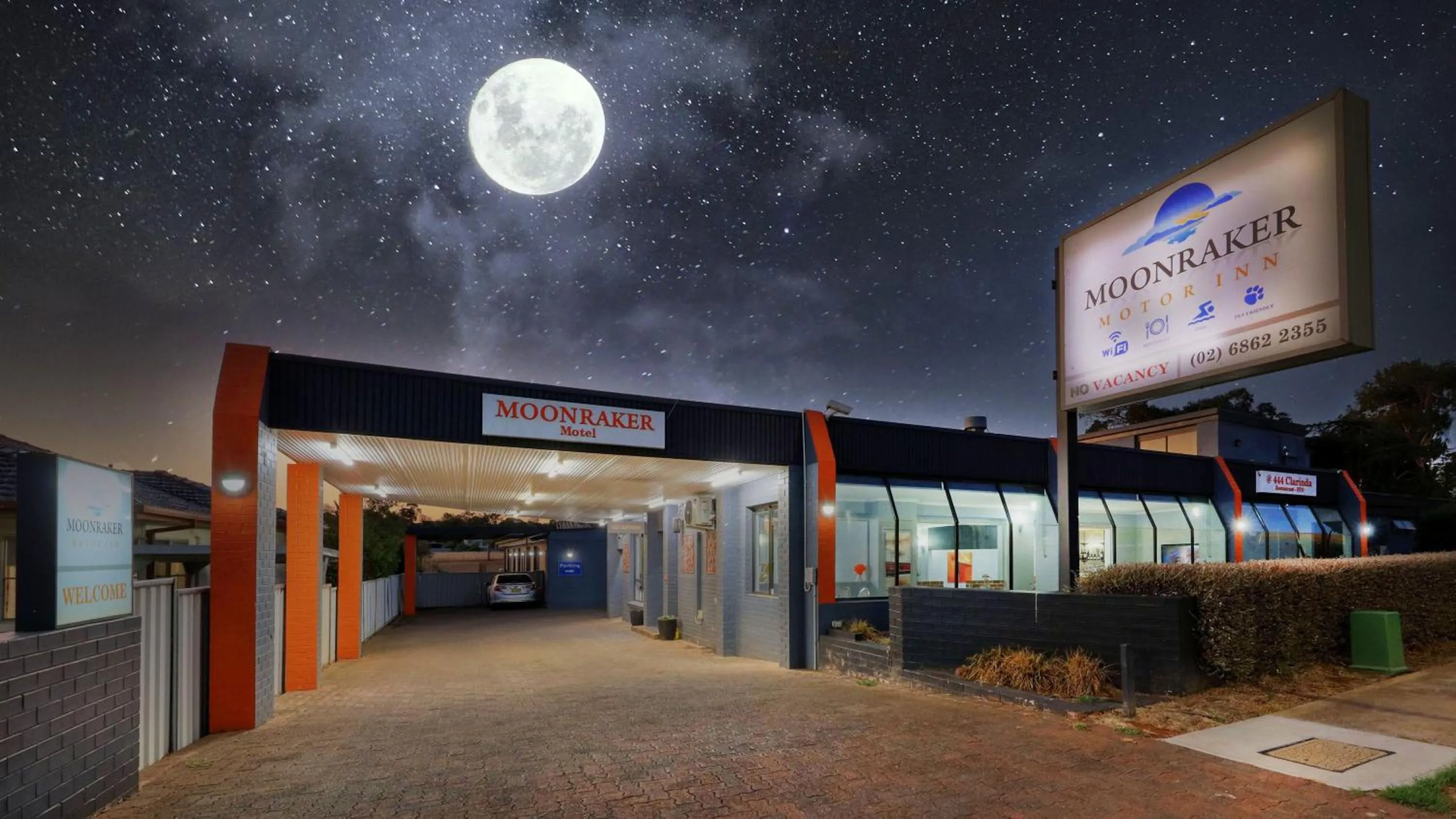 Facade/entrance in Moonraker Motor Inn