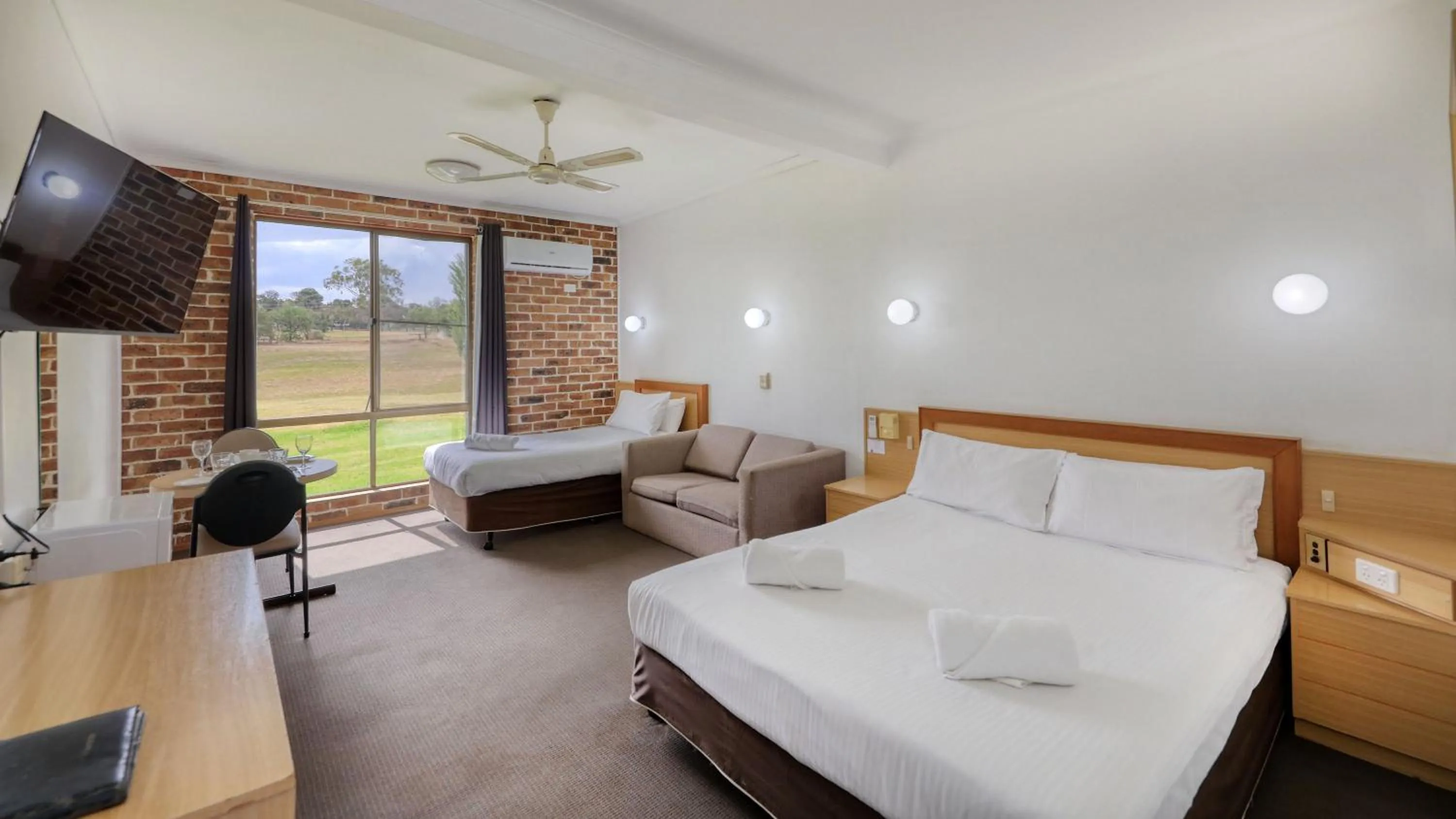 Bed in Moonraker Motor Inn