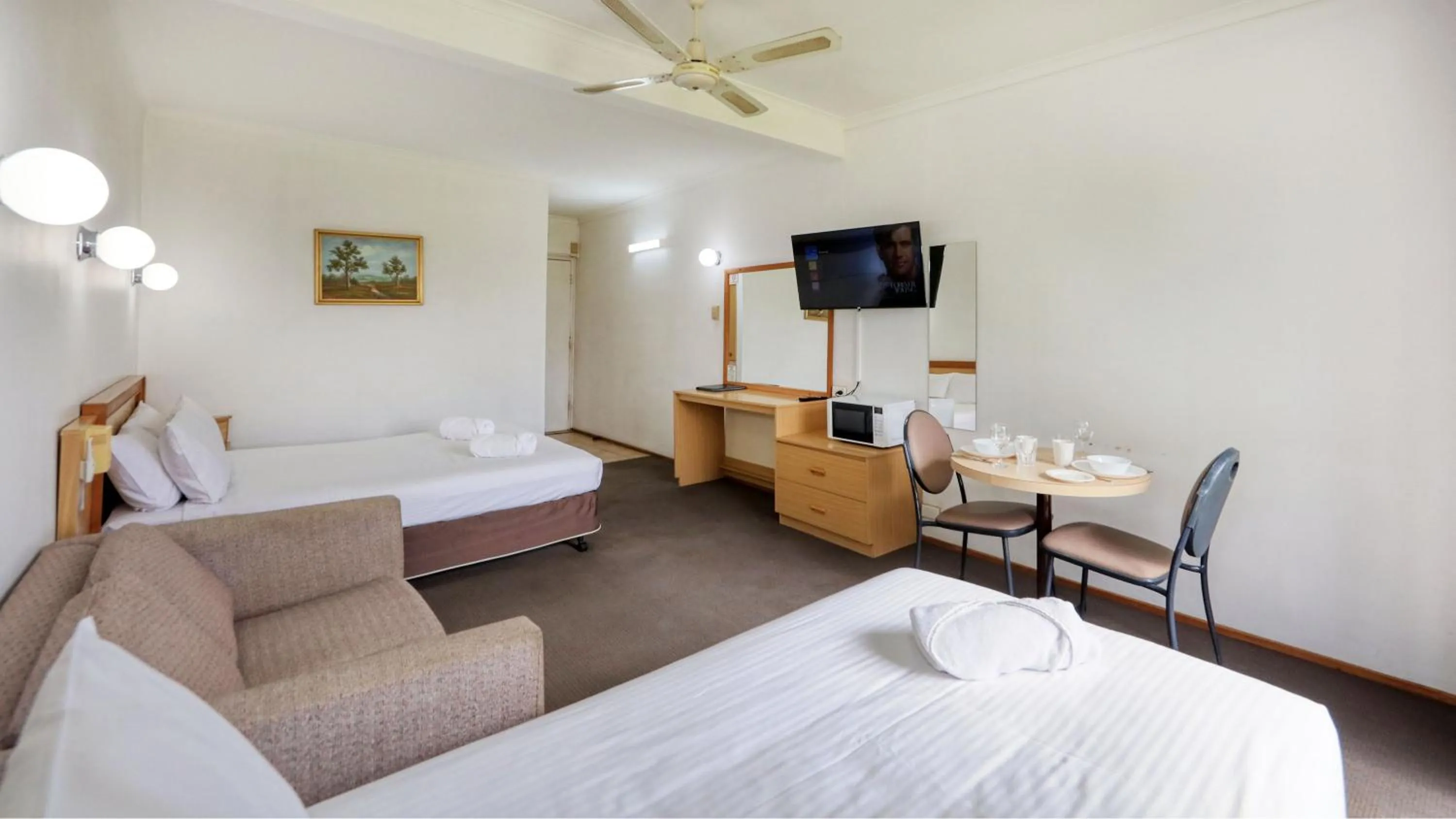 TV and multimedia, Bed in Moonraker Motor Inn