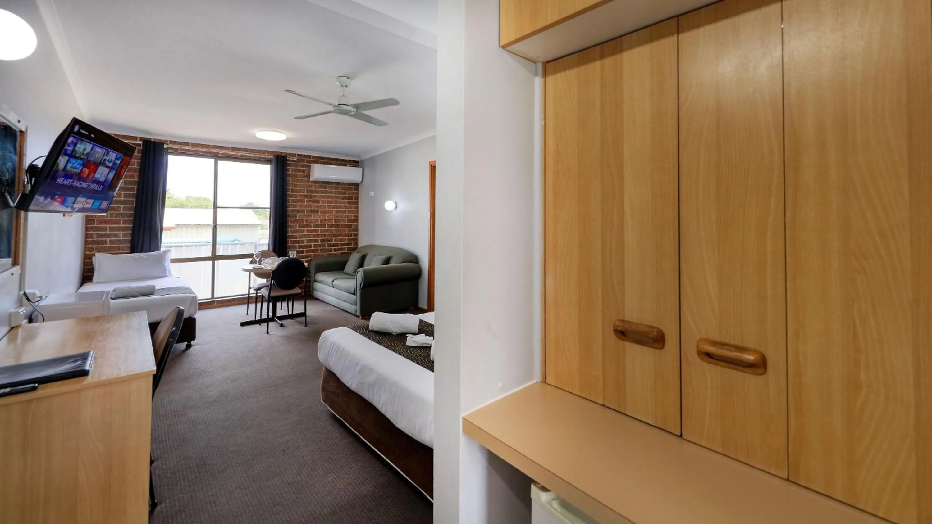 TV and multimedia in Moonraker Motor Inn