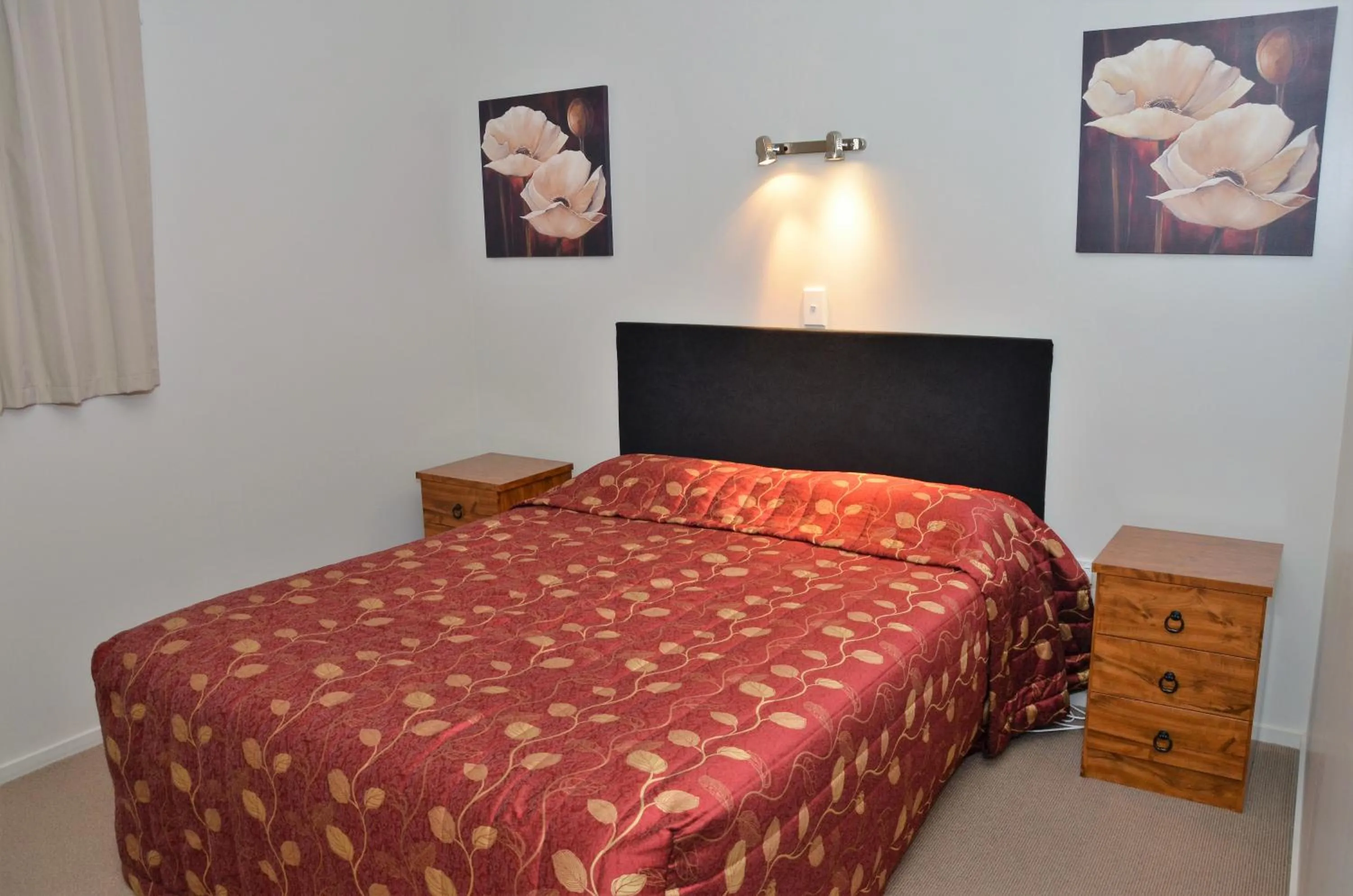 Bedroom, Bed in Esplanade Motels