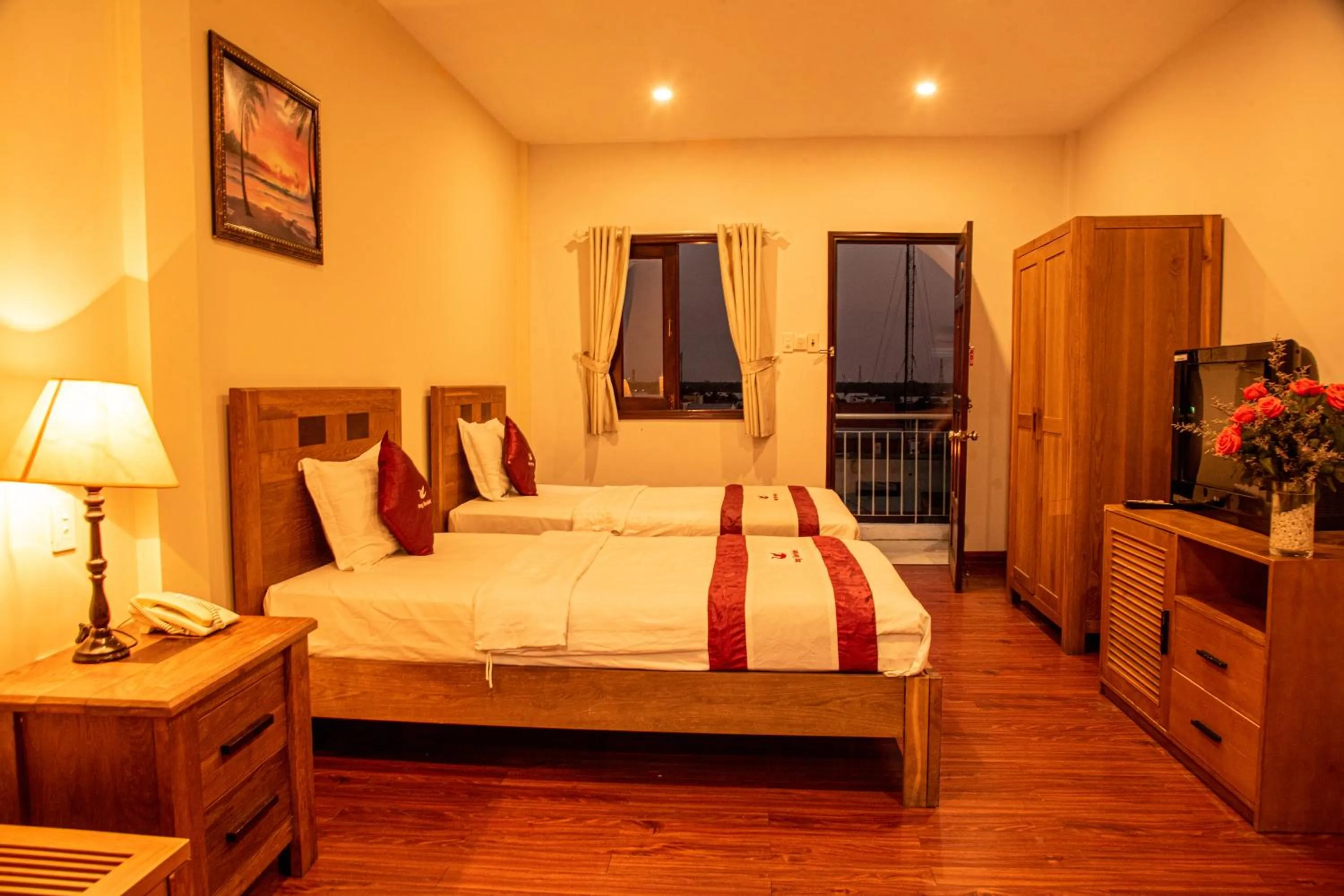 Photo of the whole room, Bed in Song Tien Annex Hotel