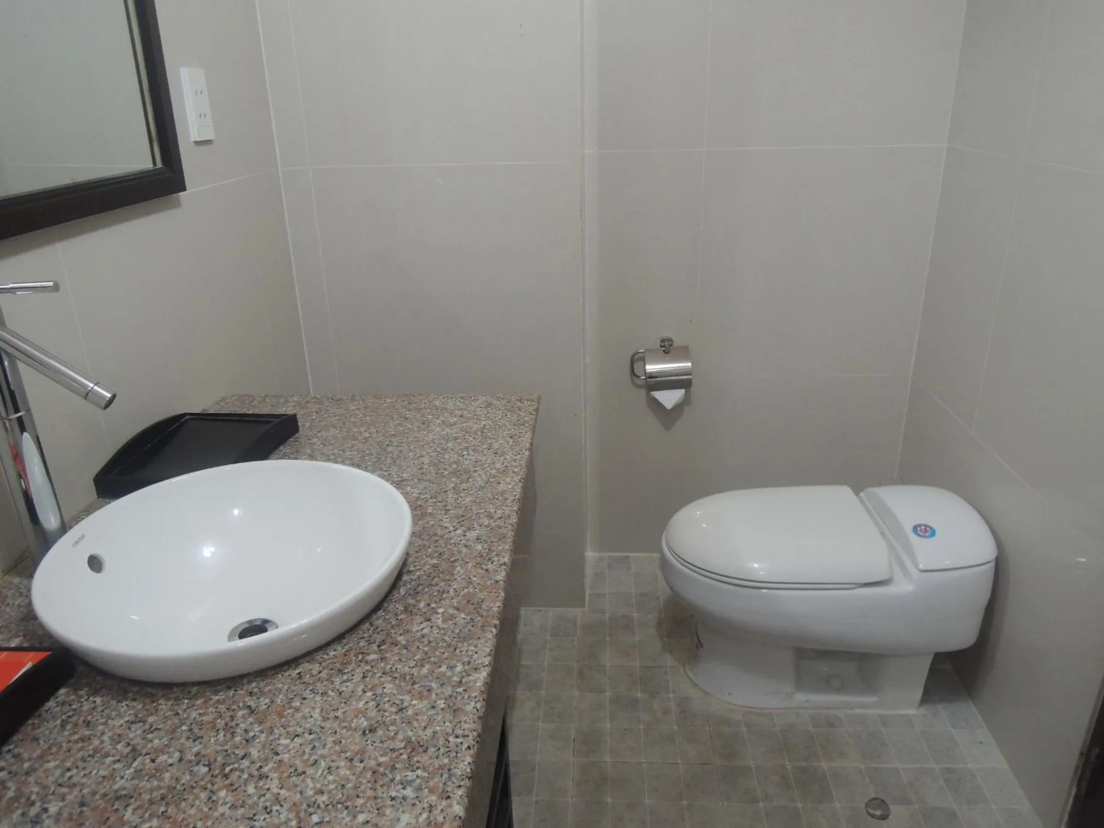 Toilet in Song Tien Annex Hotel