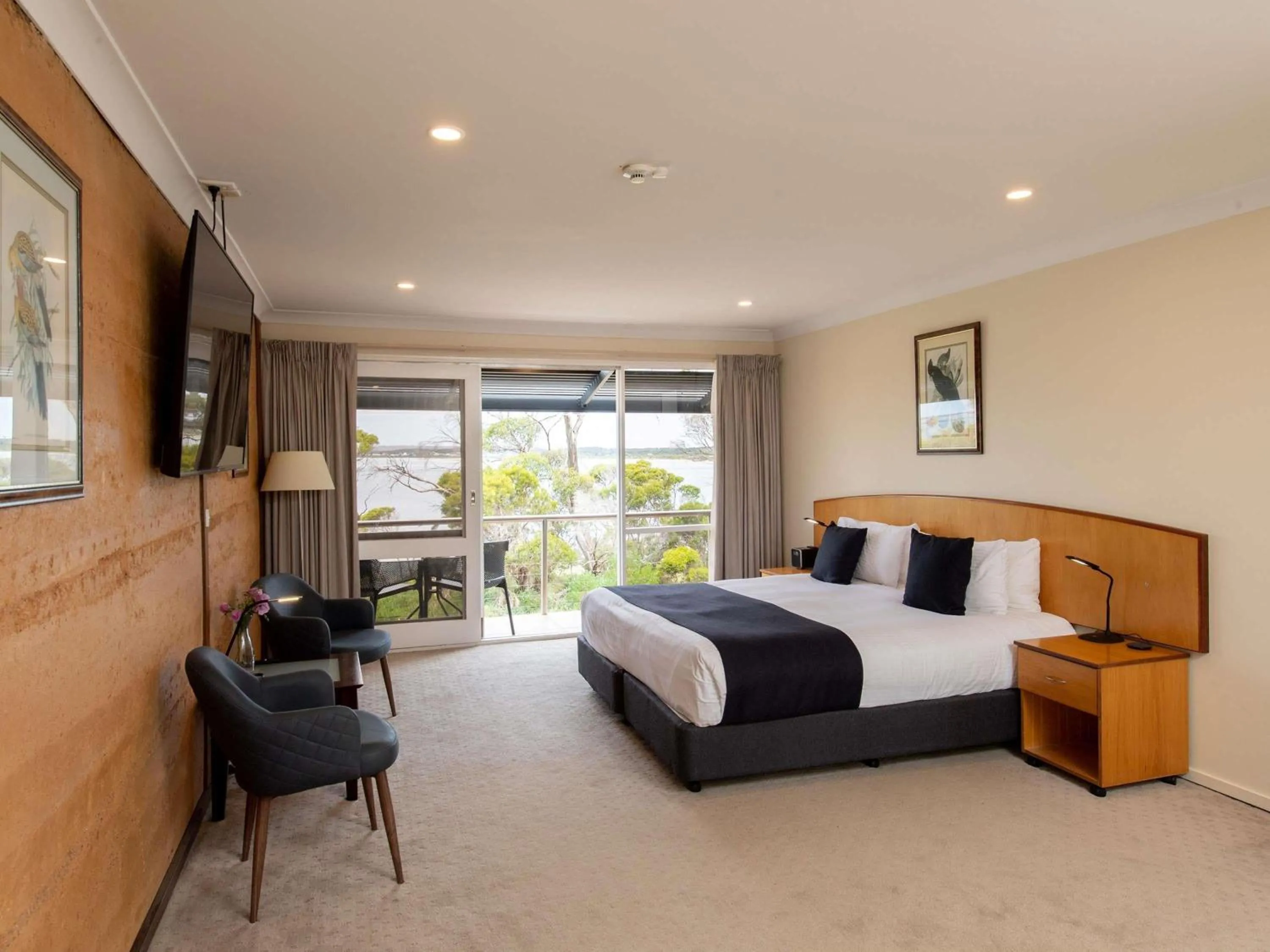 Bedroom, Bed in Mercure Kangaroo Island Lodge