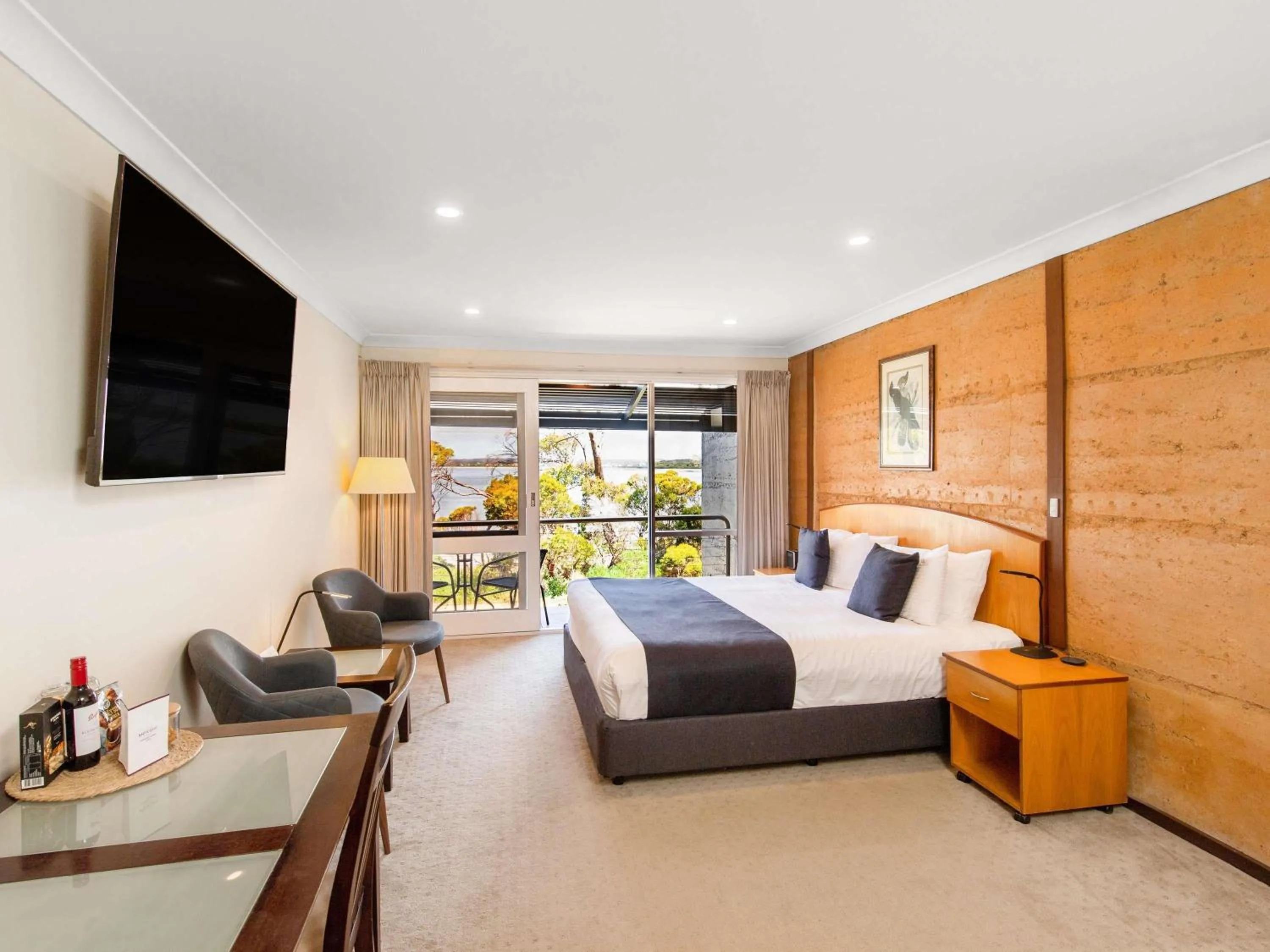 Bedroom, Bed in Mercure Kangaroo Island Lodge