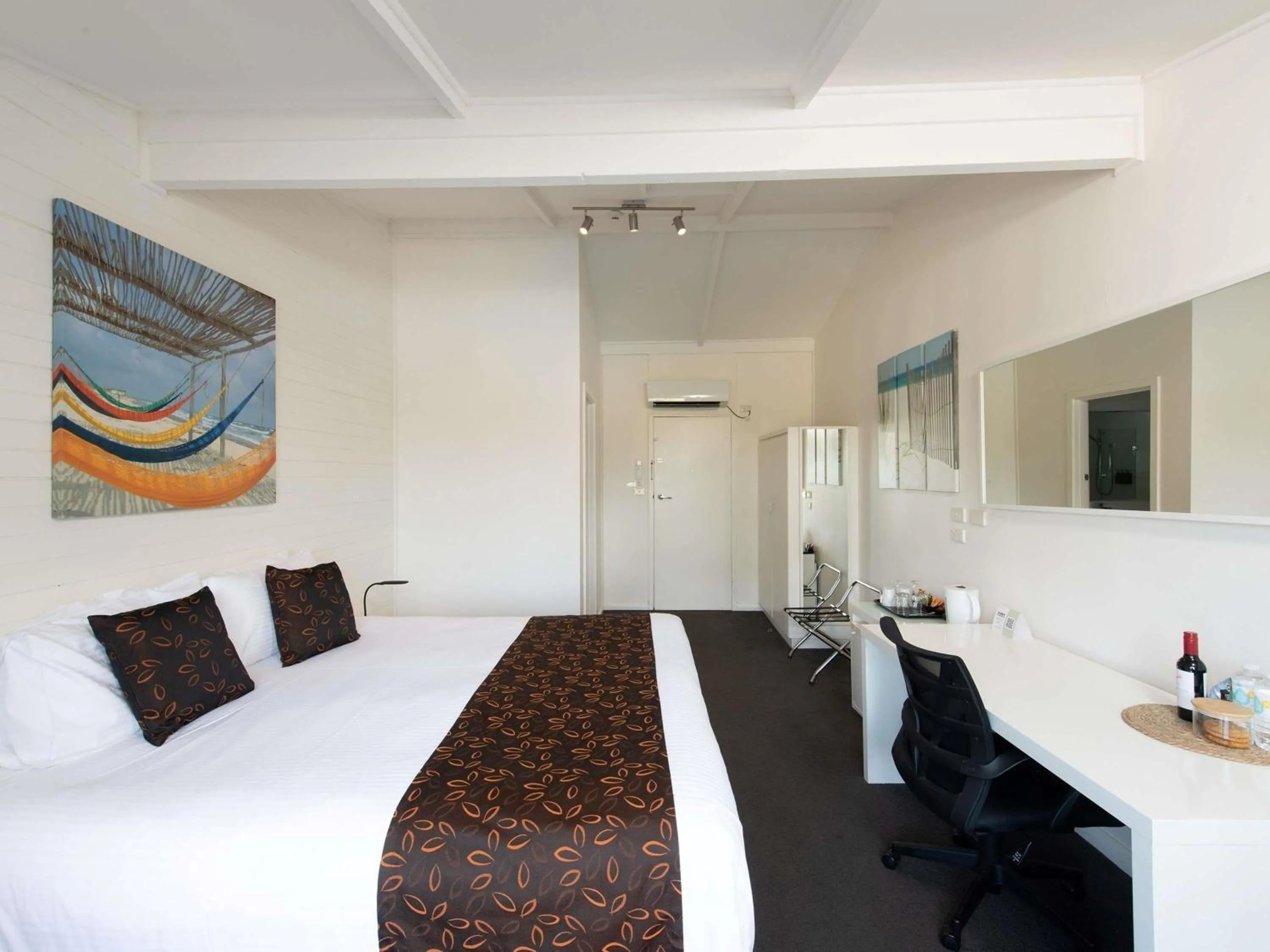 Bedroom, Bed in Mercure Kangaroo Island Lodge