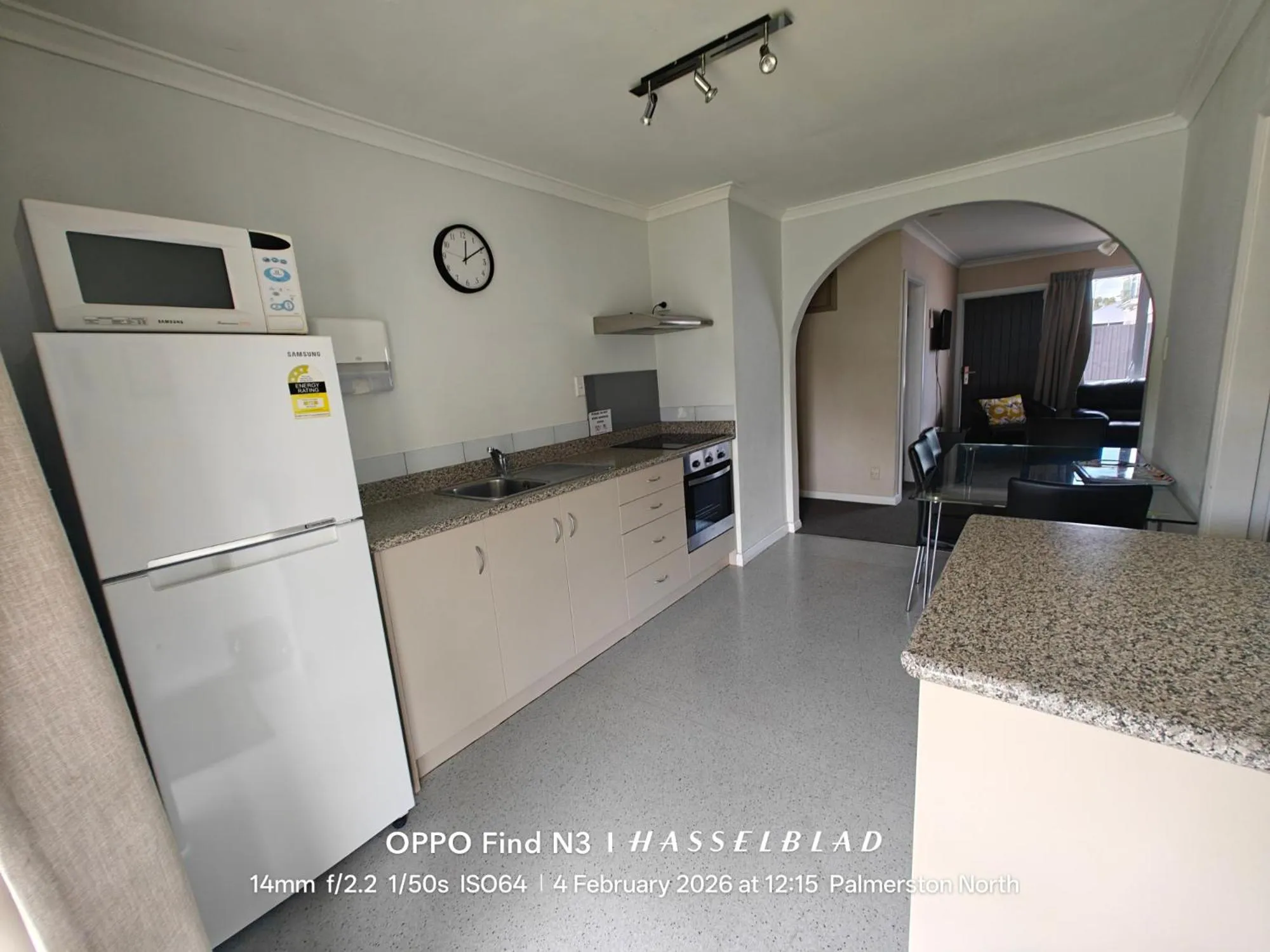 kitchen in Aztec Motel