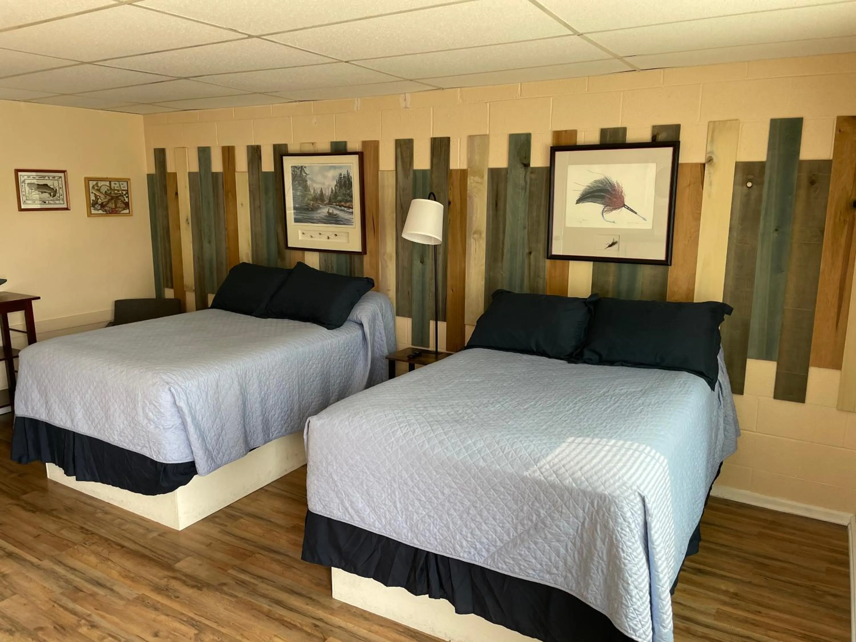 Photo of the whole room in Riverview Inn