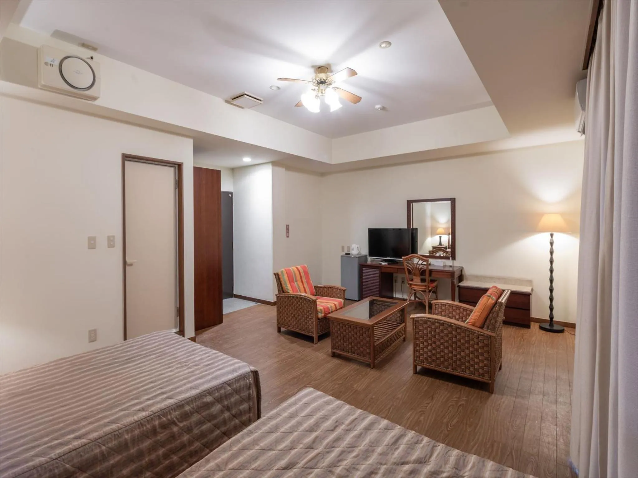 Photo of the whole room in Hotel La Teada Iriomote