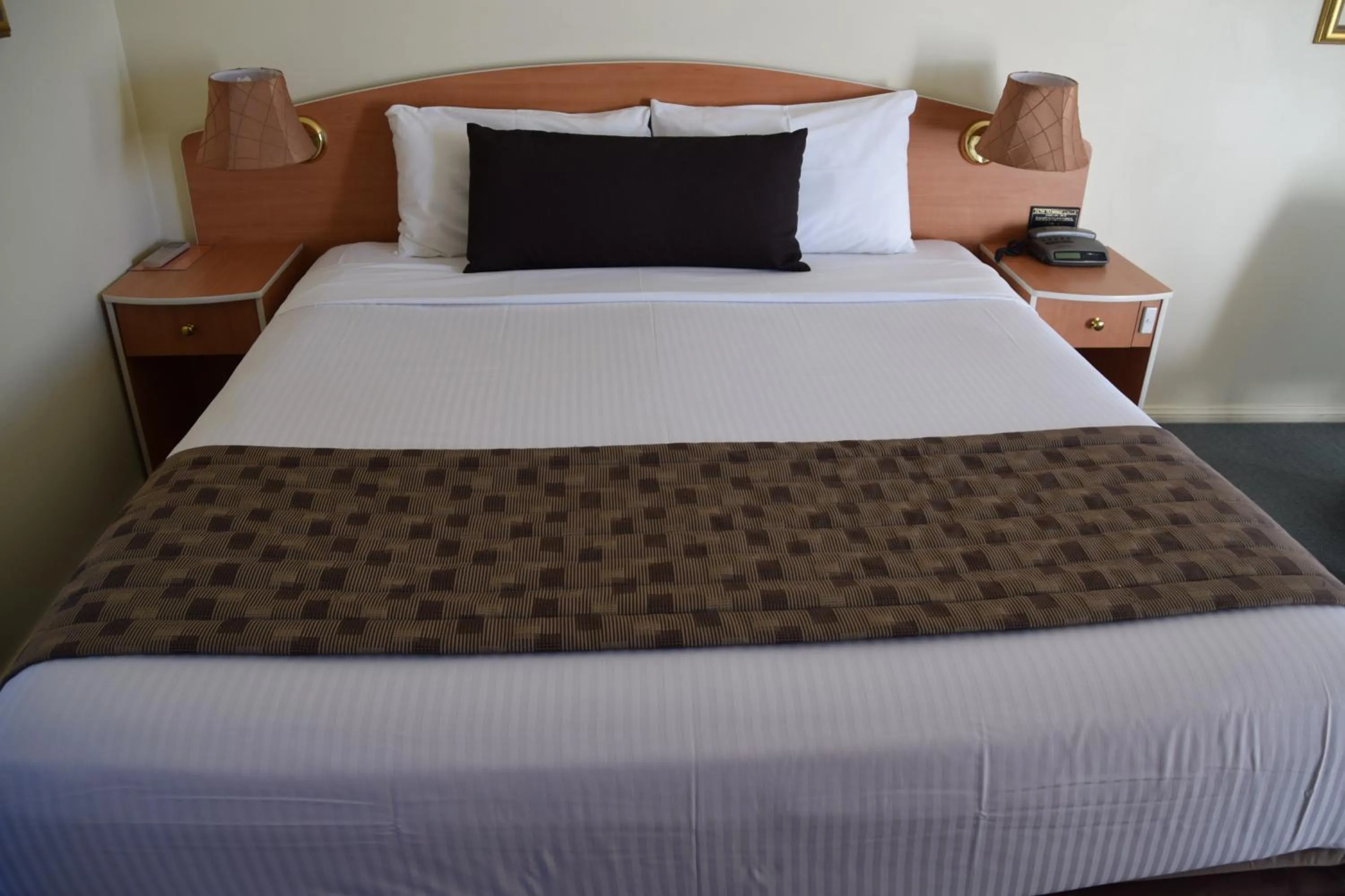 Photo of the whole room, Bed in Best Western Coachman's Inn Motel