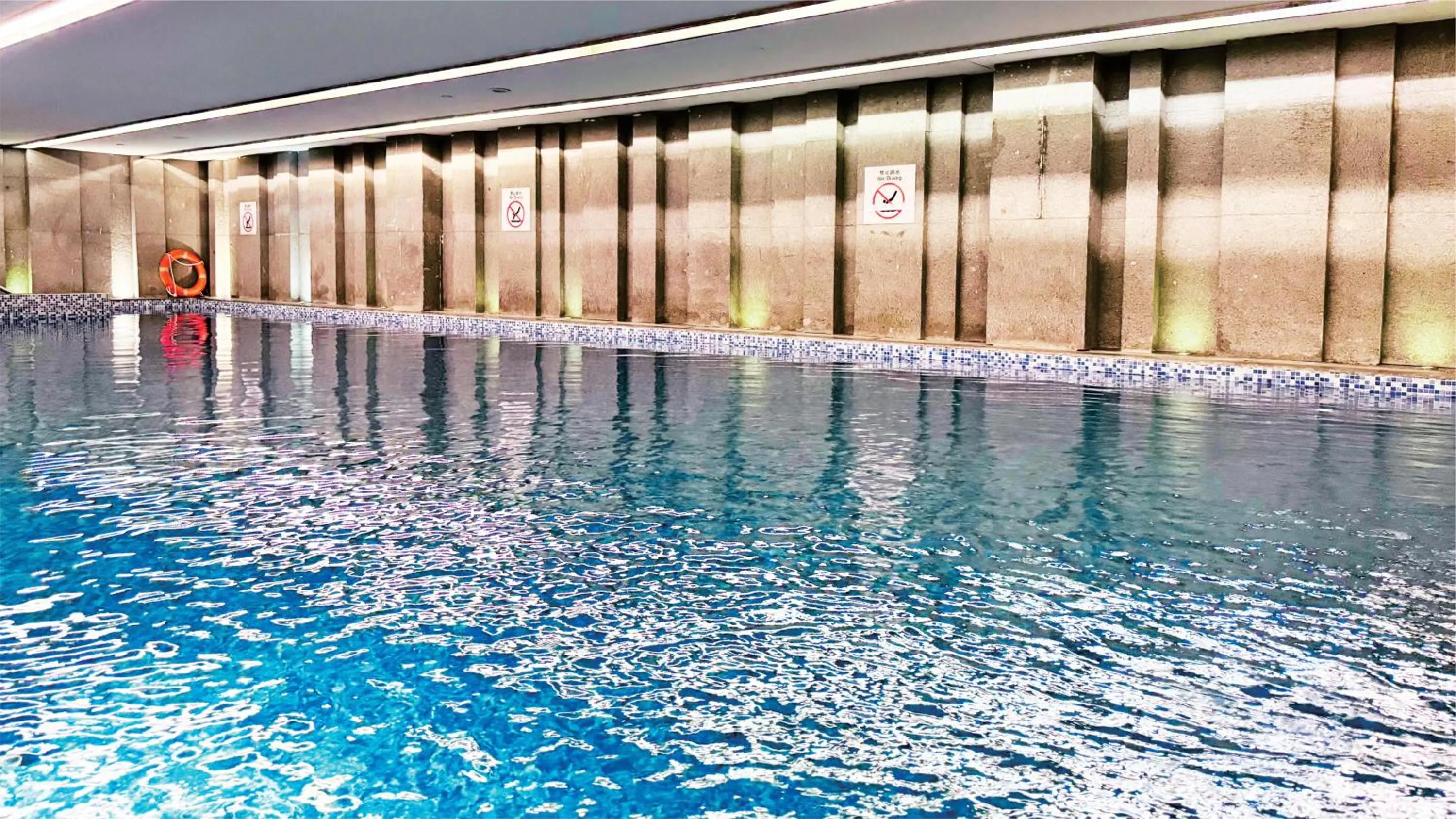 Swimming pool in Holiday Inn Chengdu Oriental Plaza