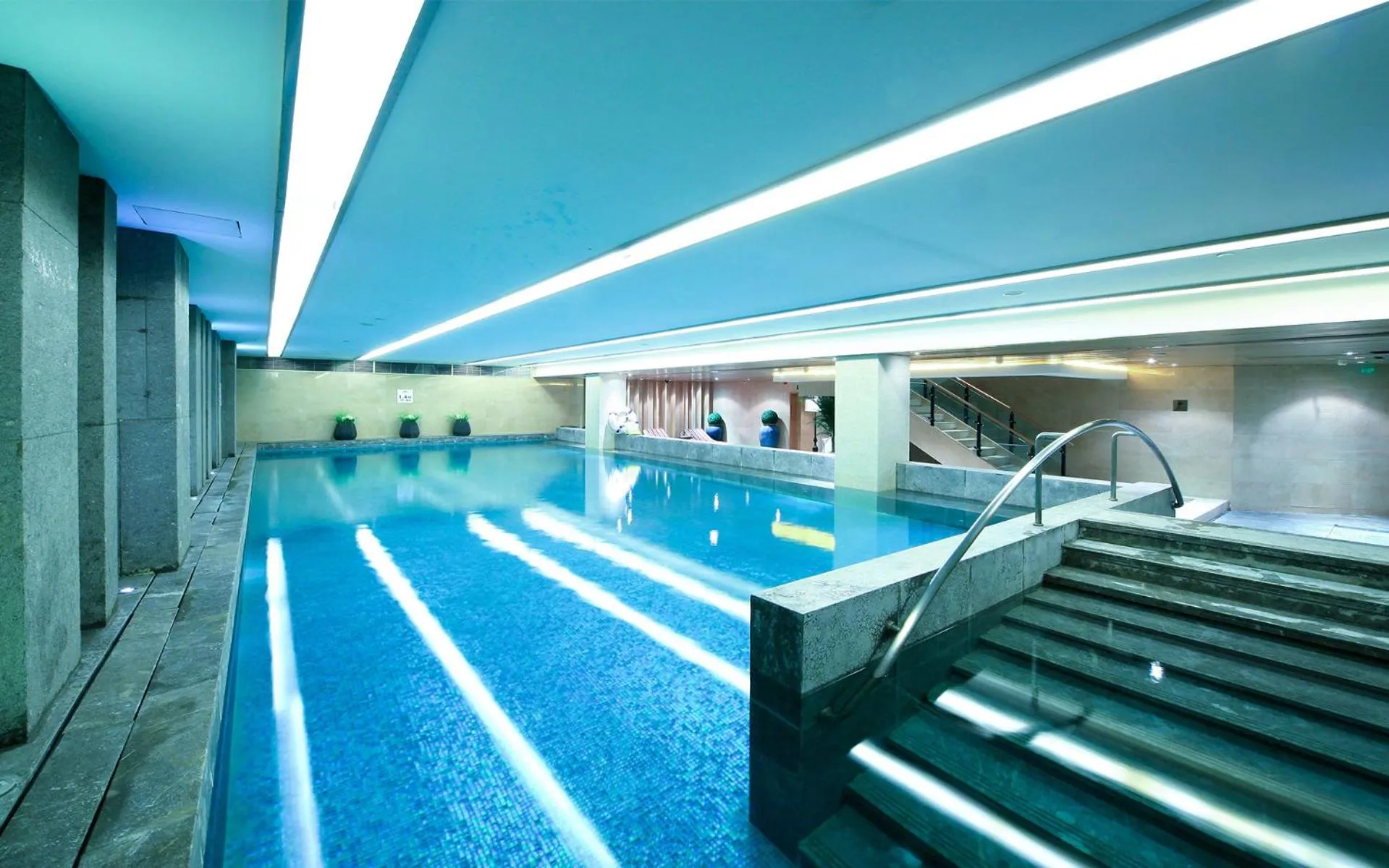Swimming pool in Holiday Inn Chengdu Oriental Plaza