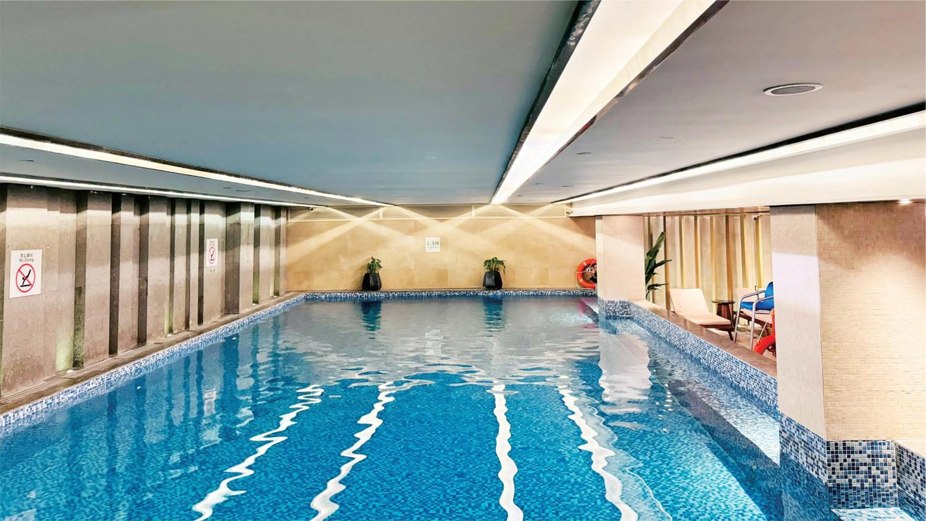 Swimming pool in Holiday Inn Chengdu Oriental Plaza