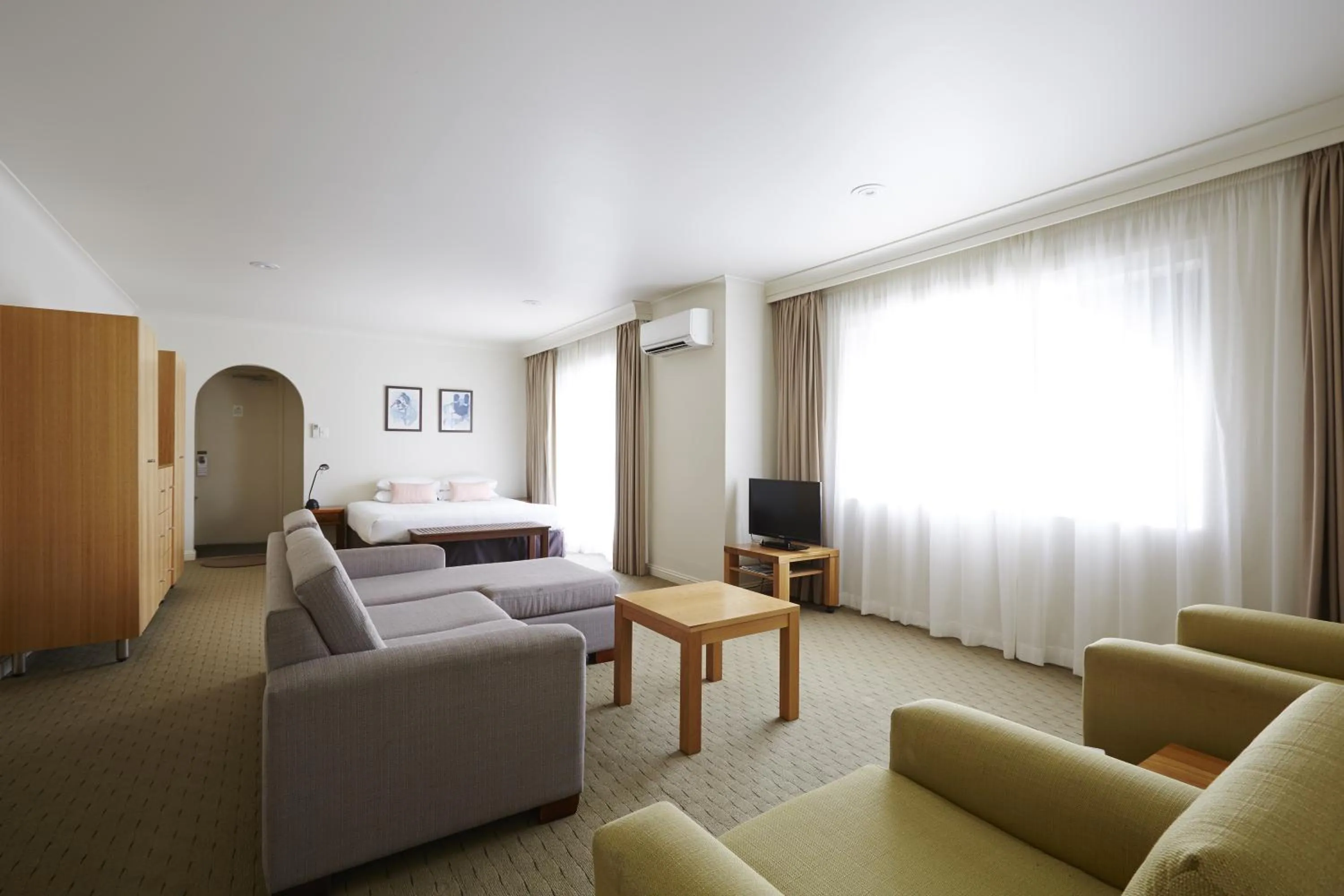 Living room in Bay Beach Motel