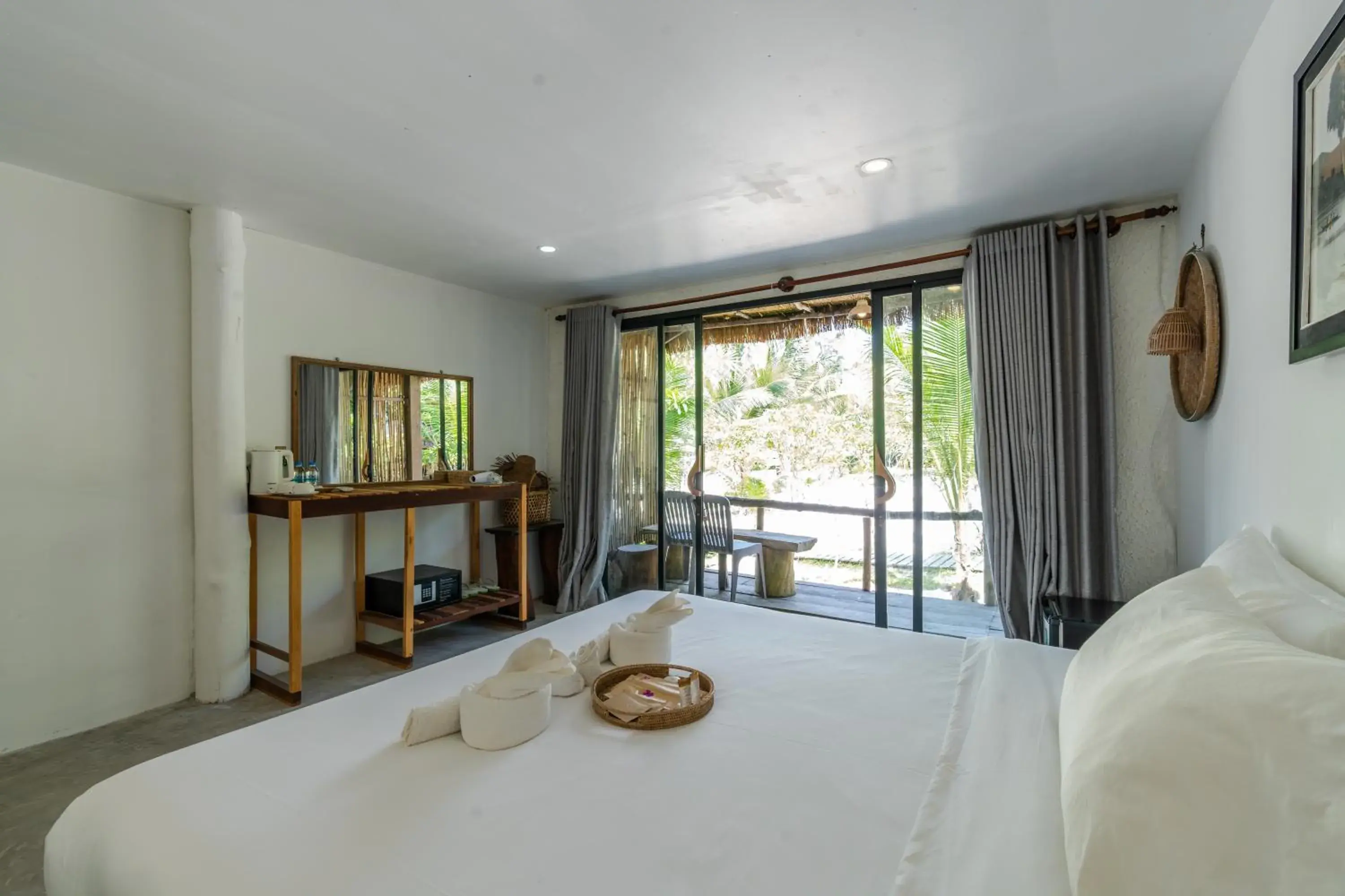 Deluxe King Garden View in Long Beach Resort Koh Rong Deluxe King Garden View in Long Beach Resort Koh Rong