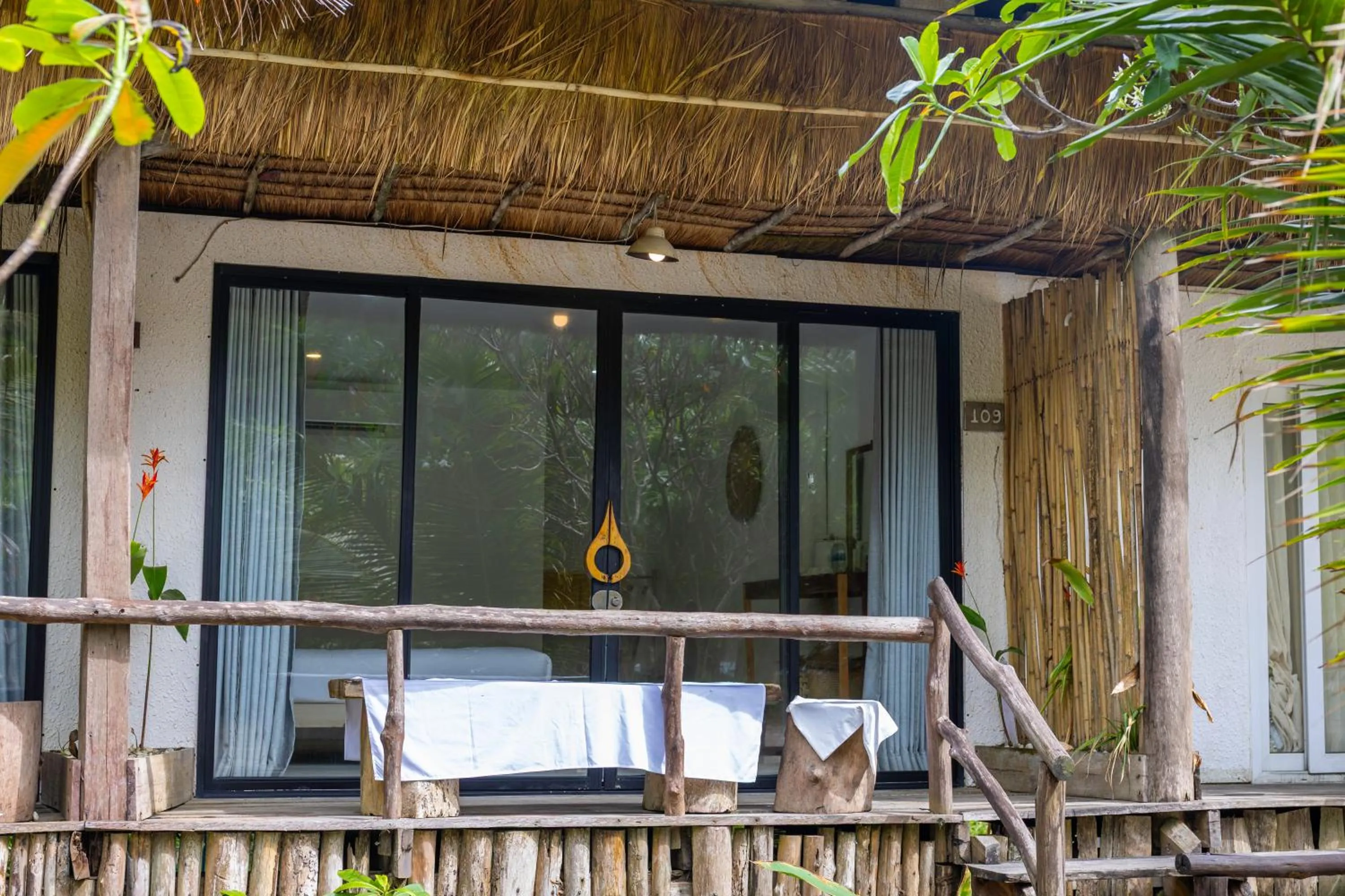 Photo of the whole room in Long Beach Resort Koh Rong