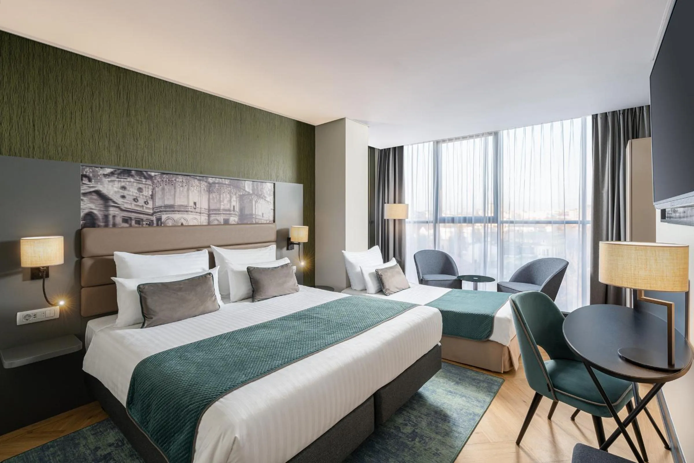 Bed in Leonardo Hotel Bucharest City Center