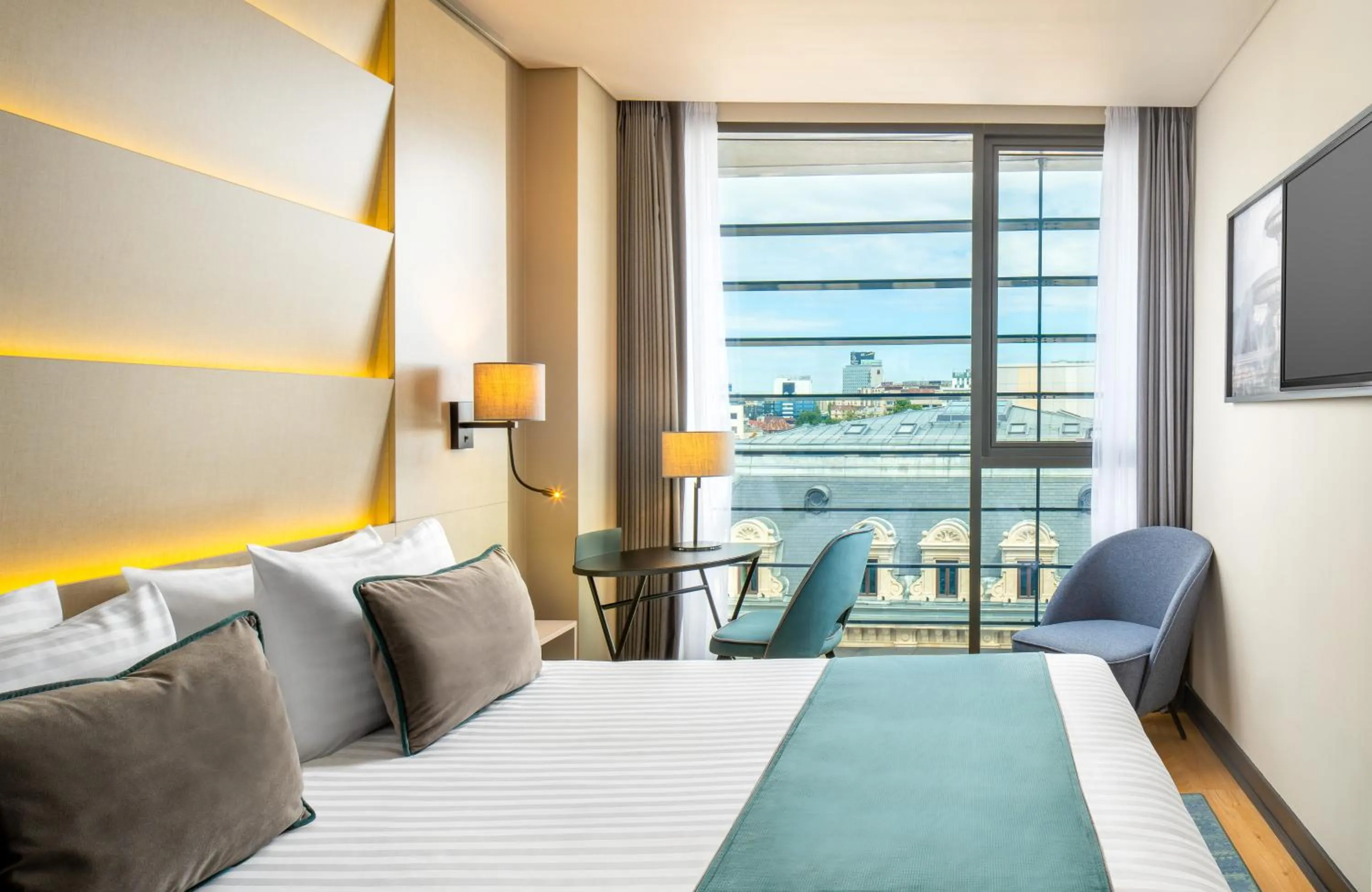 Bed in Leonardo Hotel Bucharest City Center