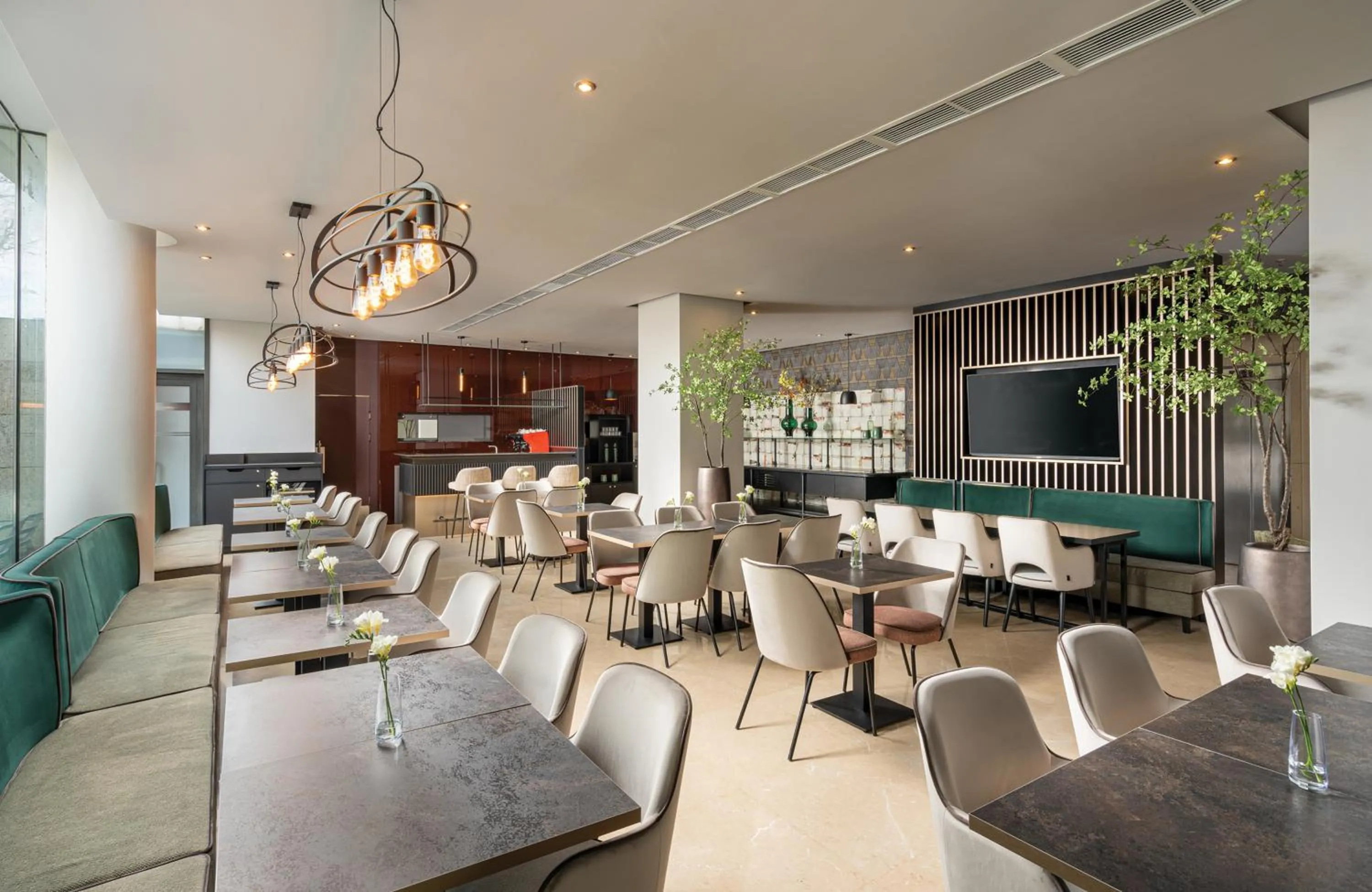 Restaurant/places to eat in Leonardo Hotel Bucharest City Center