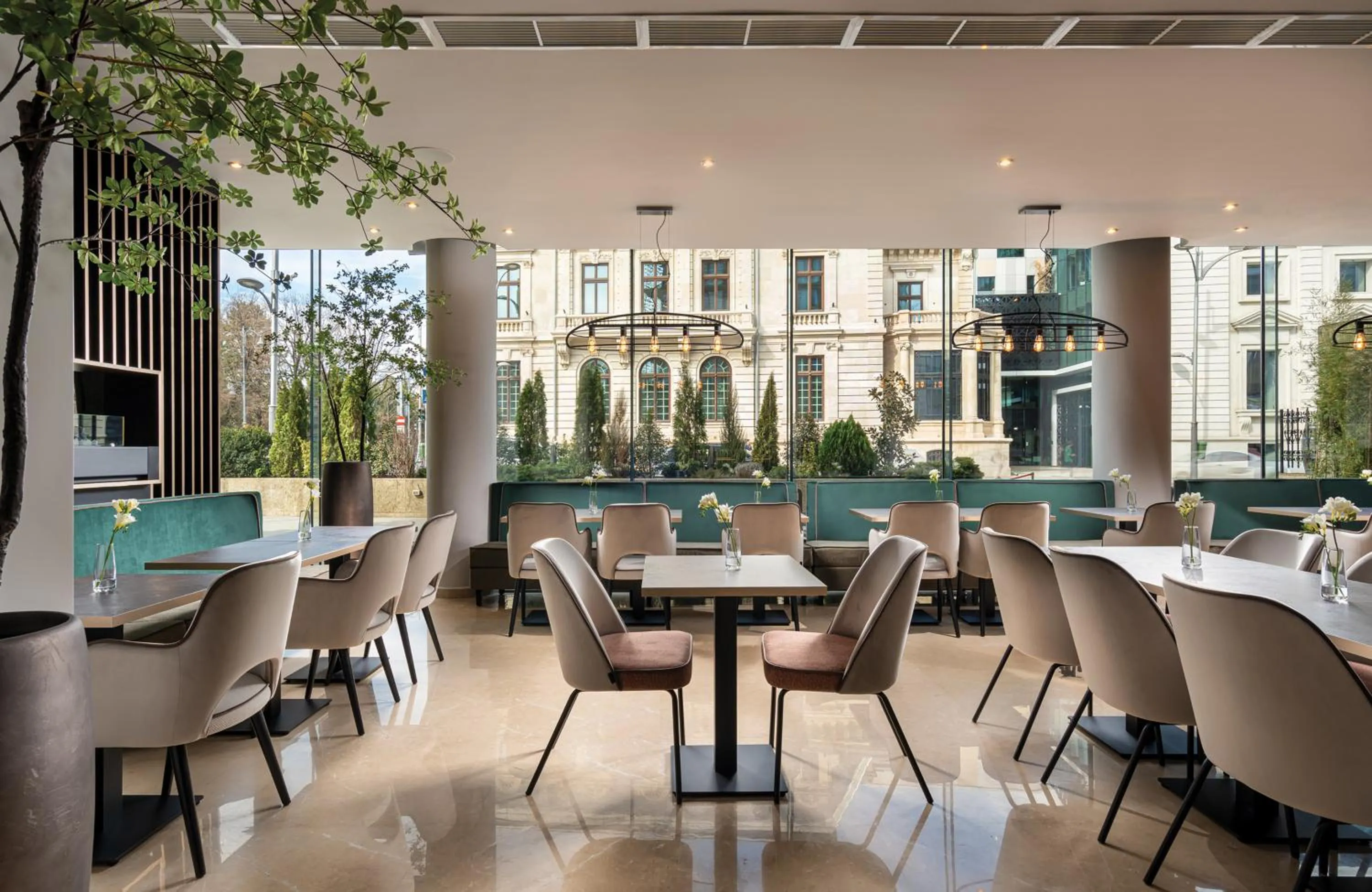 Restaurant/places to eat in Leonardo Hotel Bucharest City Center