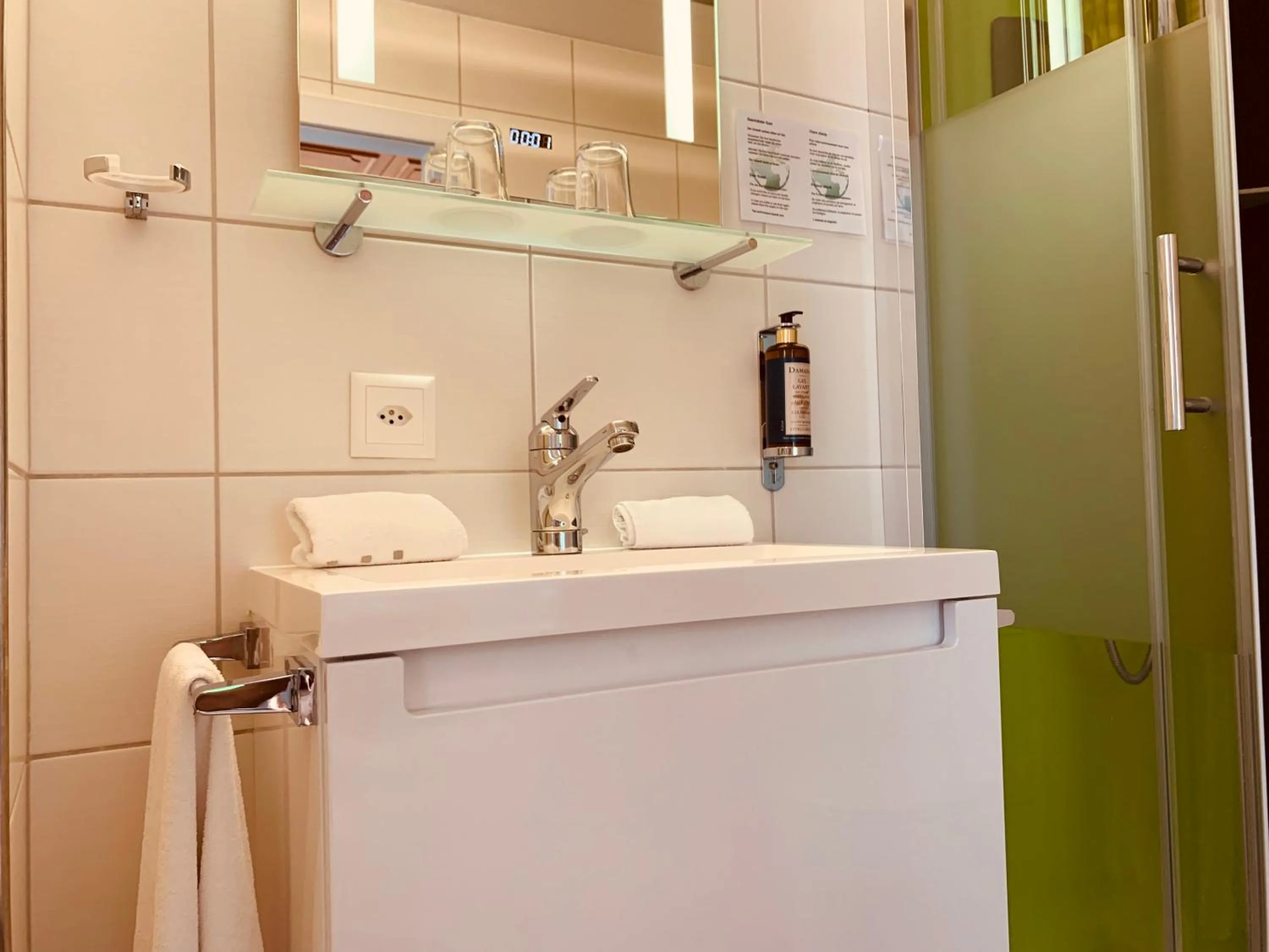 Shower in Gasthof zur Bündte