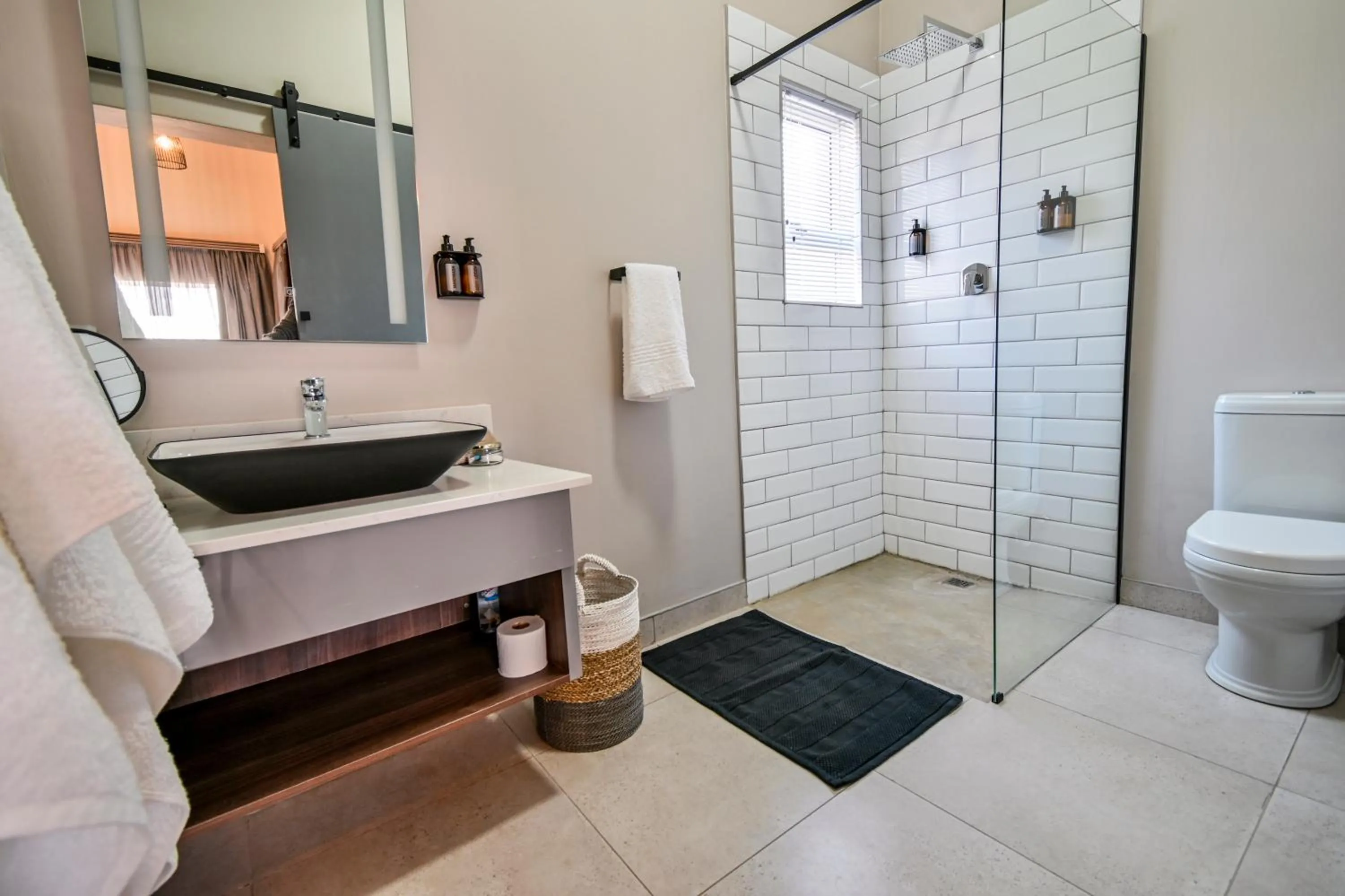 Shower in Summer PALACE Guesthouse