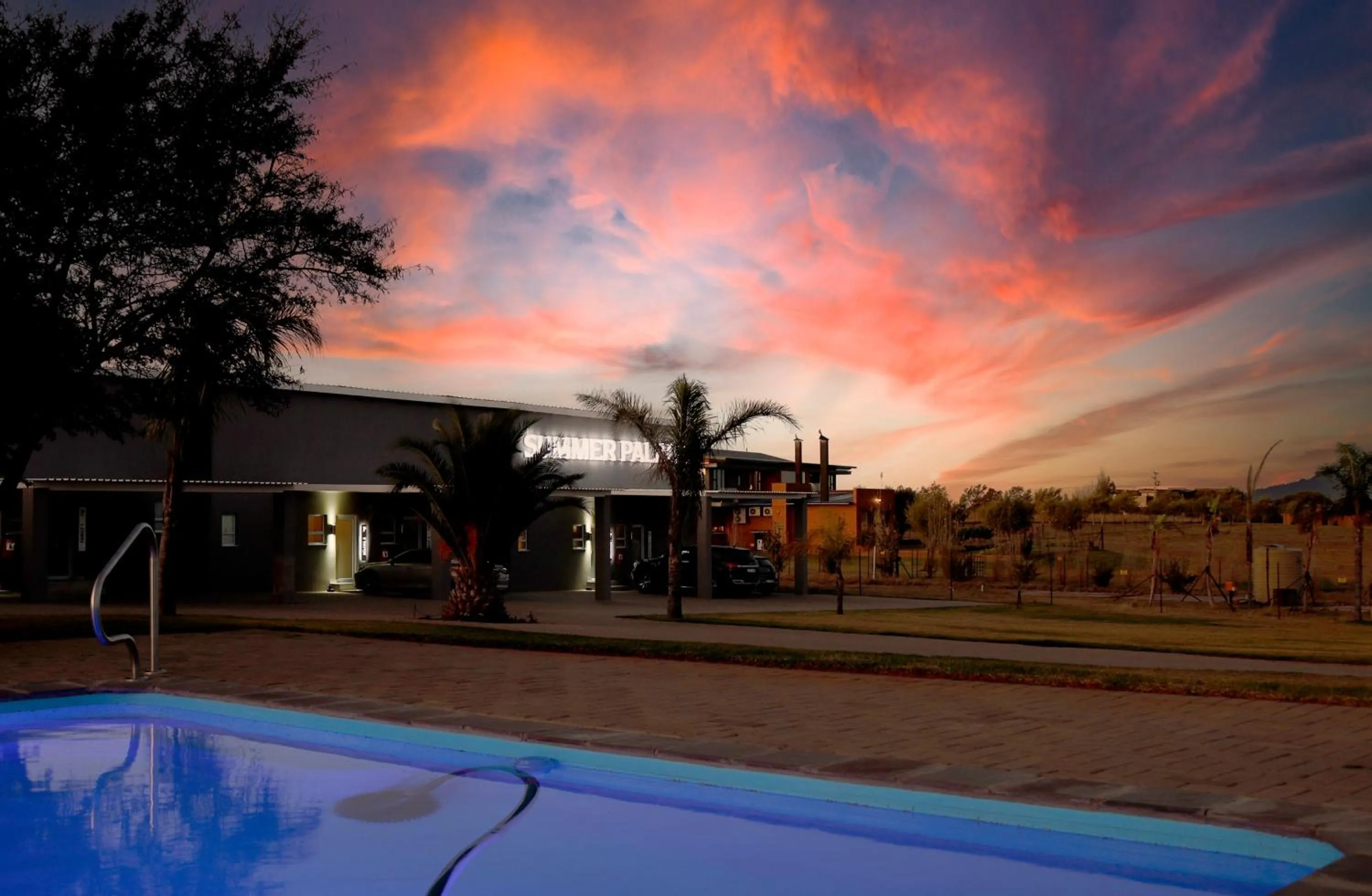 Swimming pool in Summer PALACE Guesthouse