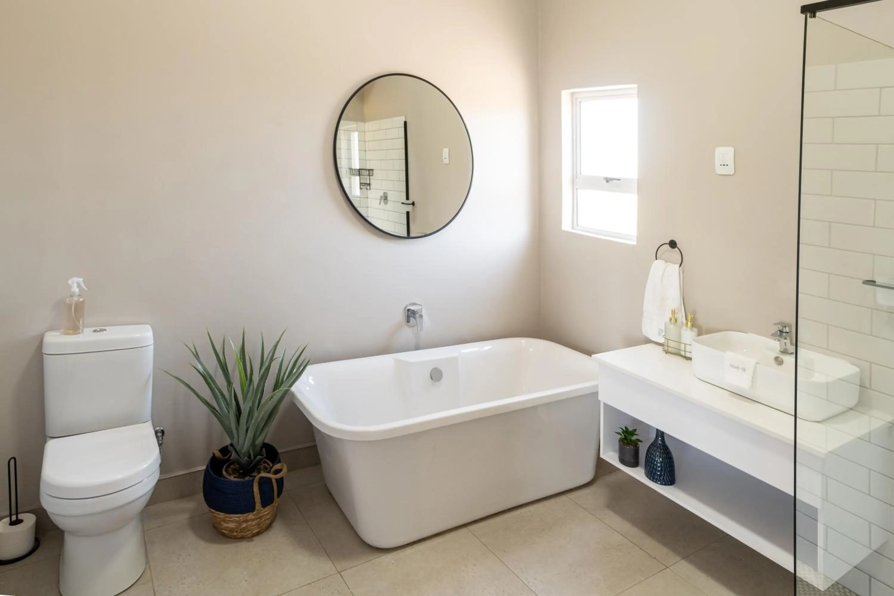 Shower in Summer PALACE Guesthouse