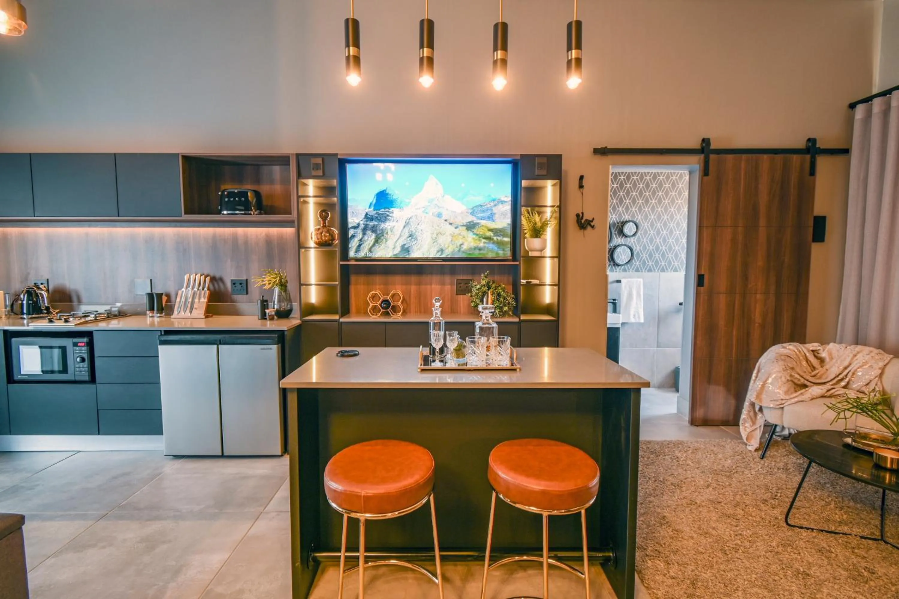 TV and multimedia in Summer PALACE Guesthouse