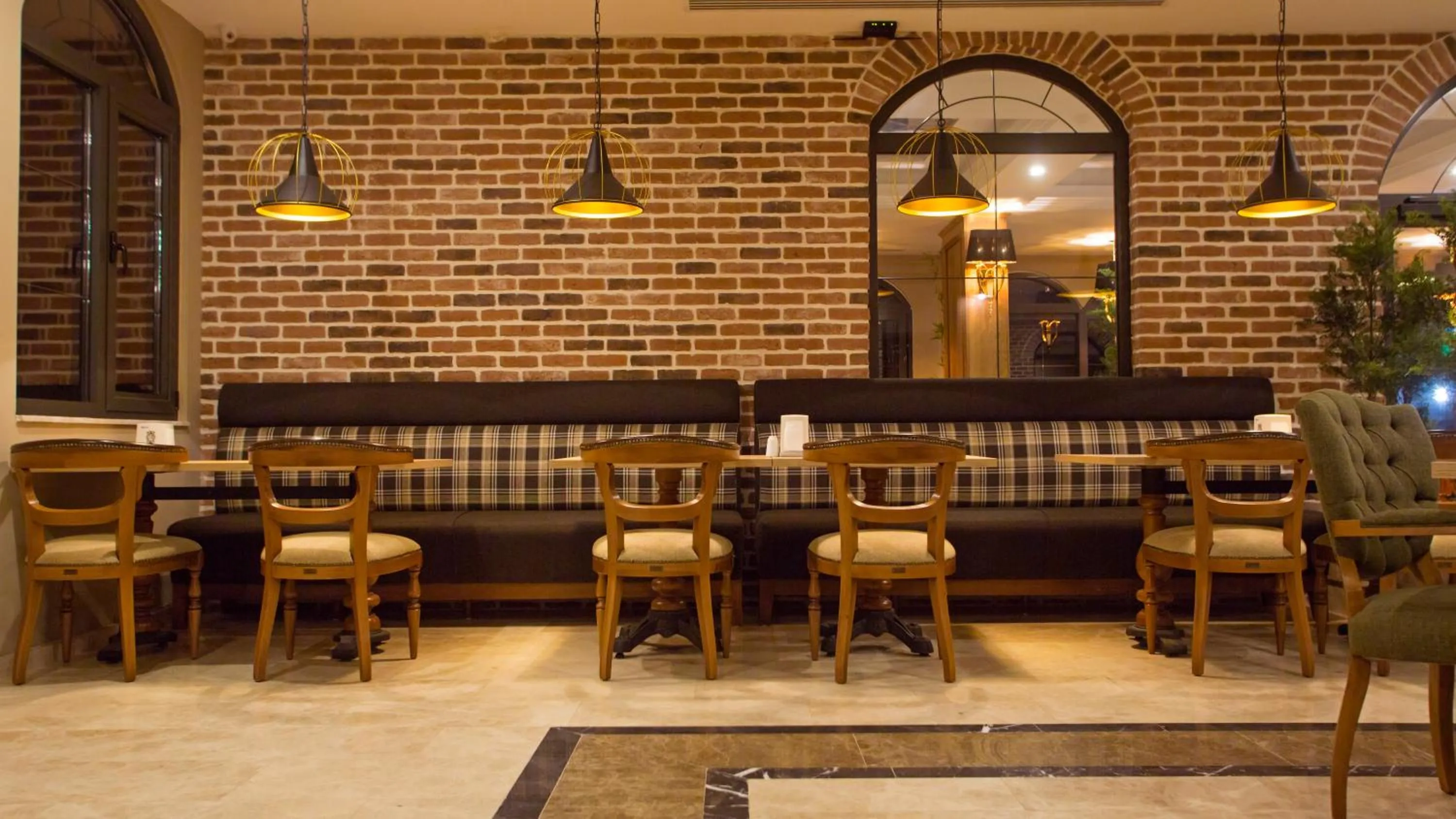 Restaurant/places to eat in Aktug Elegance Hotel