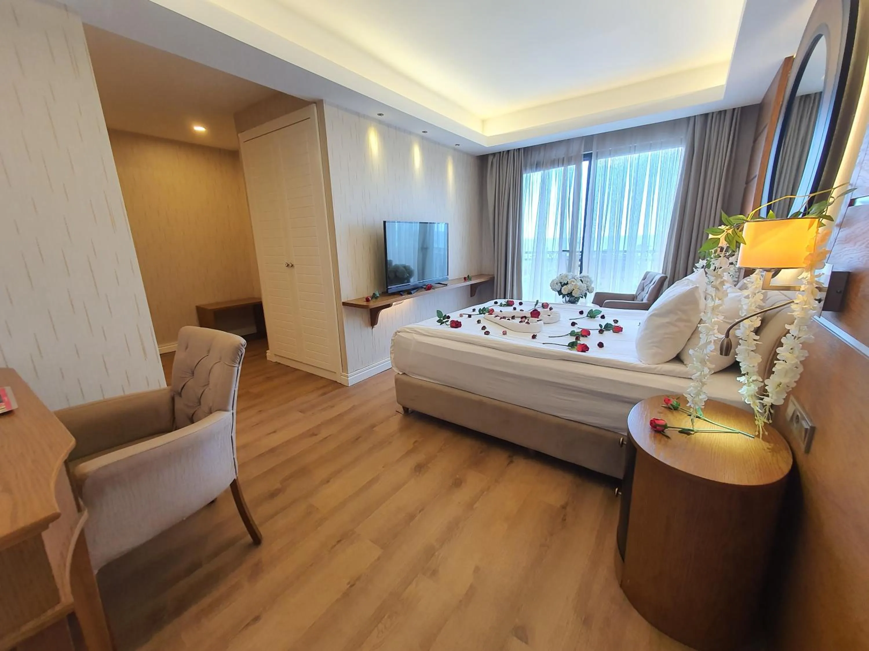 Photo of the whole room, Bed in Aktug Elegance Hotel