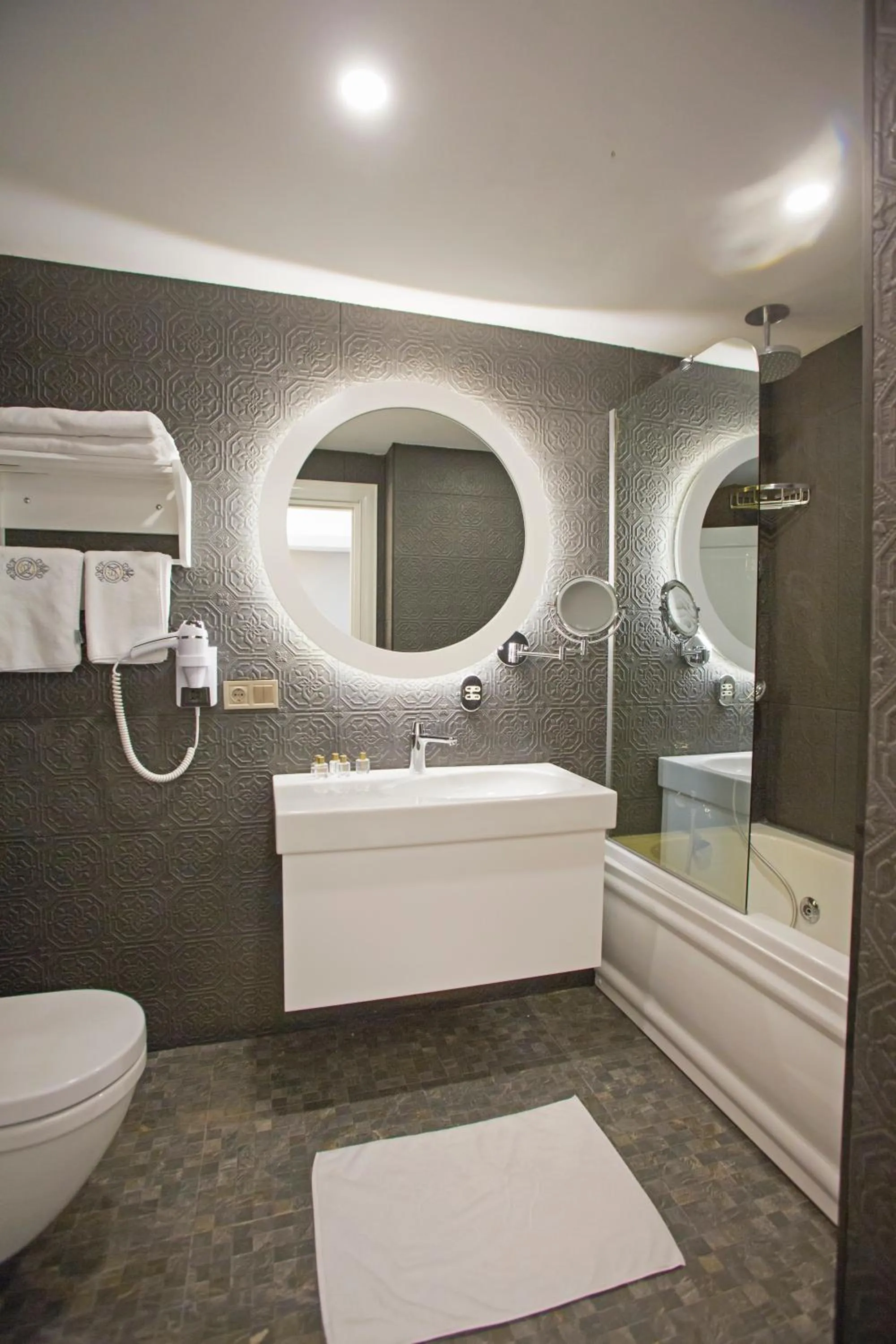 Bathroom in Aktug Elegance Hotel