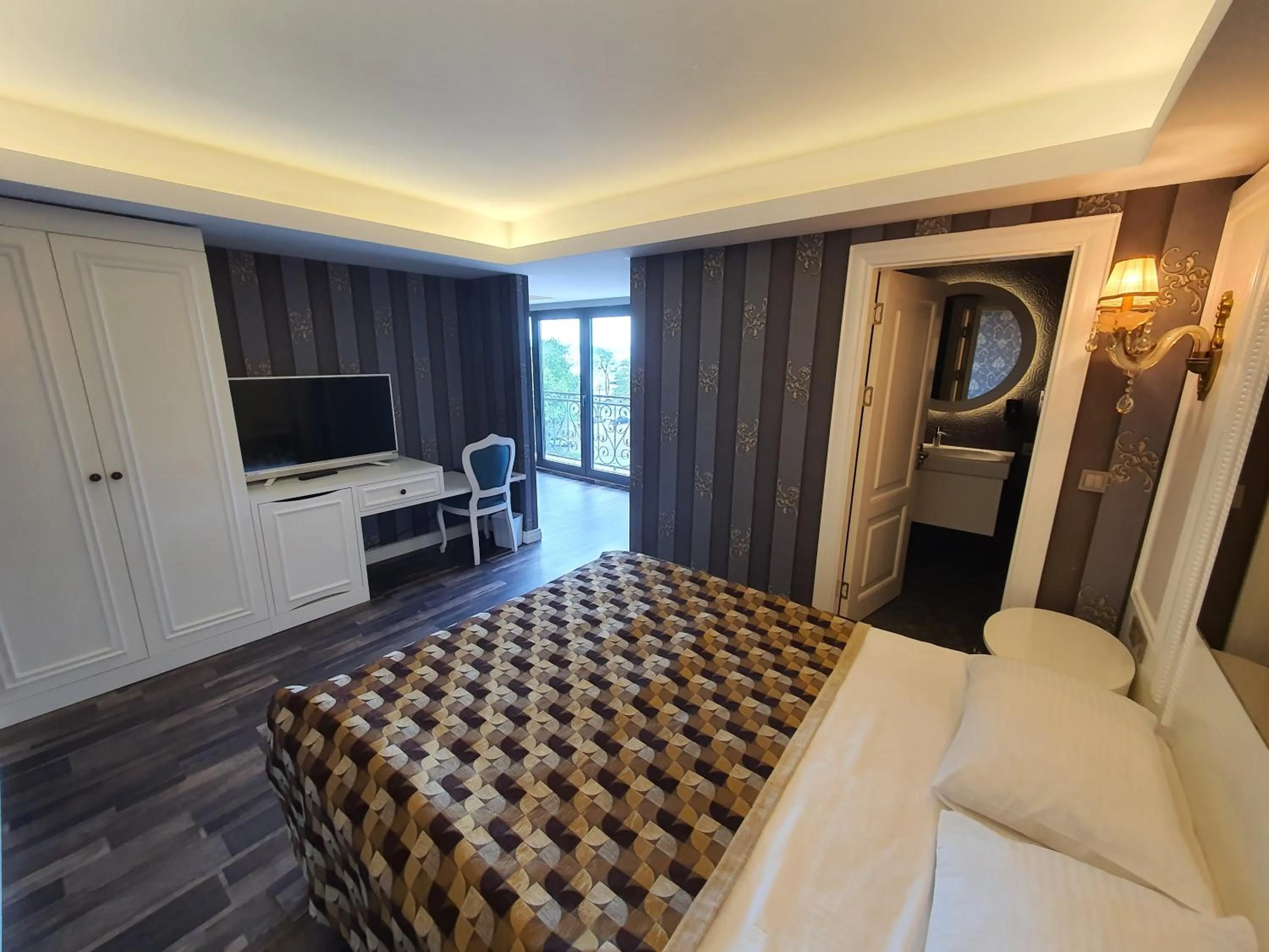 Photo of the whole room, Bed in Aktug Elegance Hotel