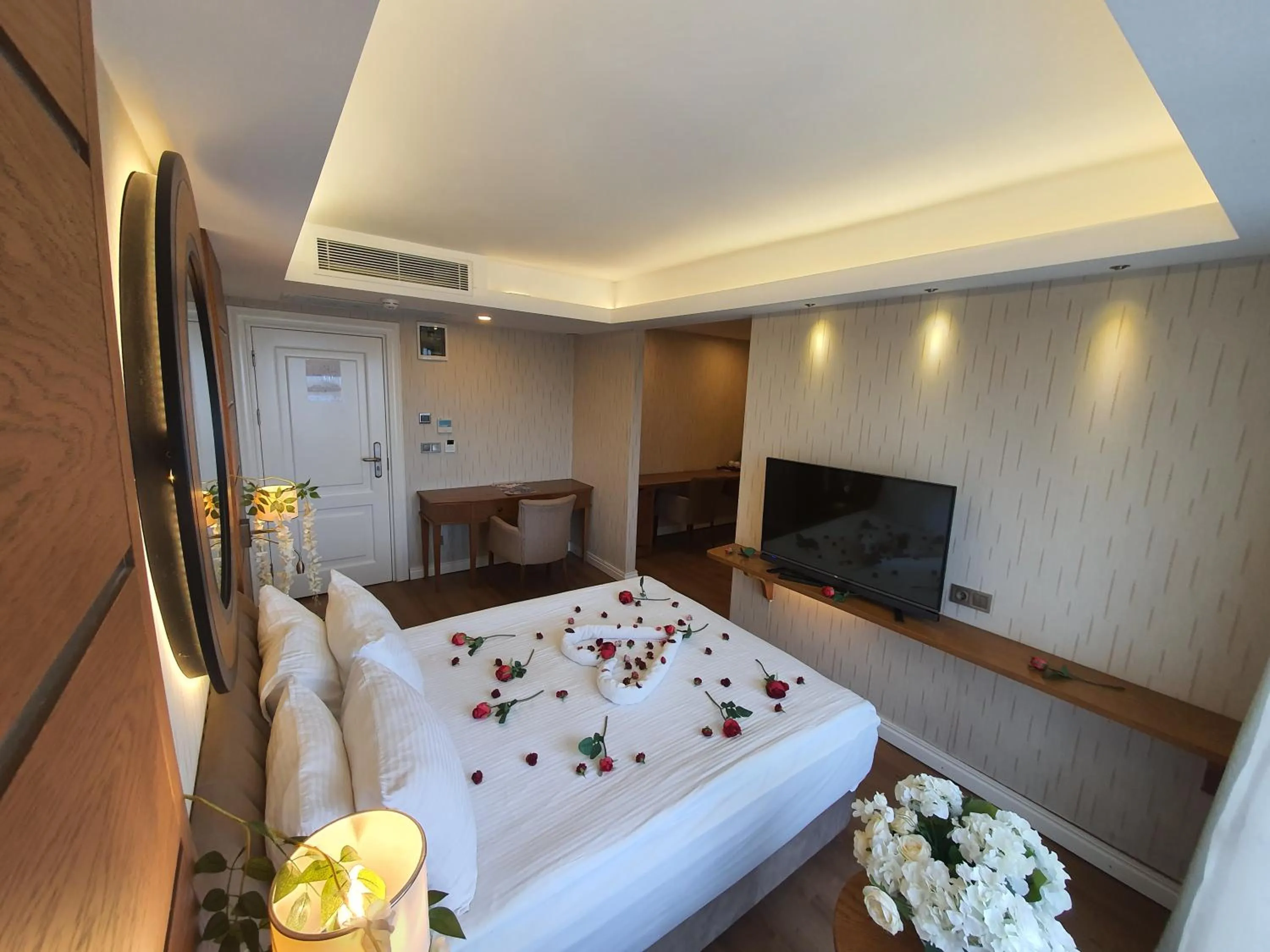 Photo of the whole room, Bed in Aktug Elegance Hotel