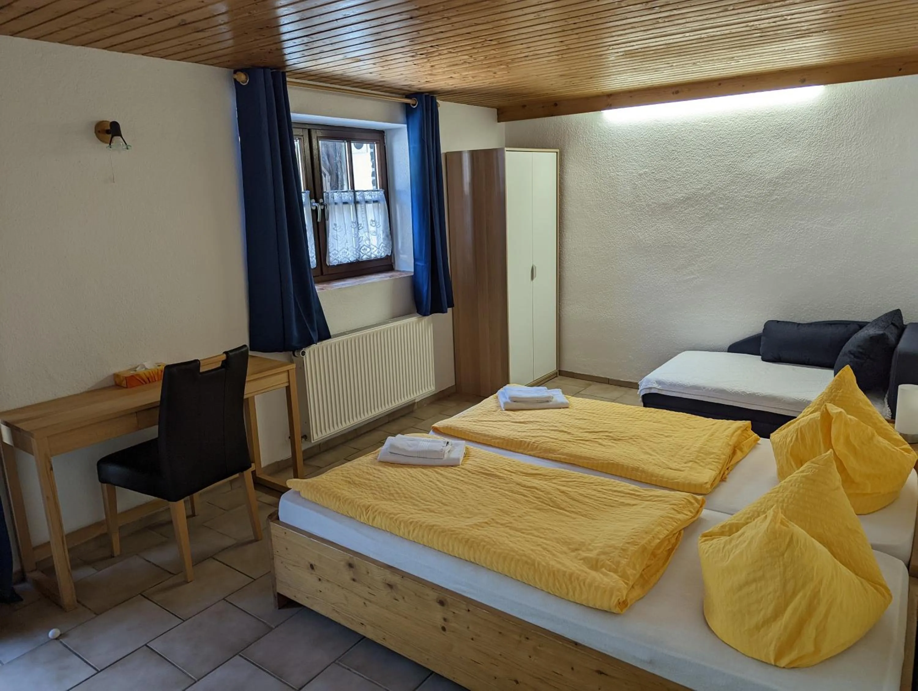 Bed in Hotel Pension Winzerhaus