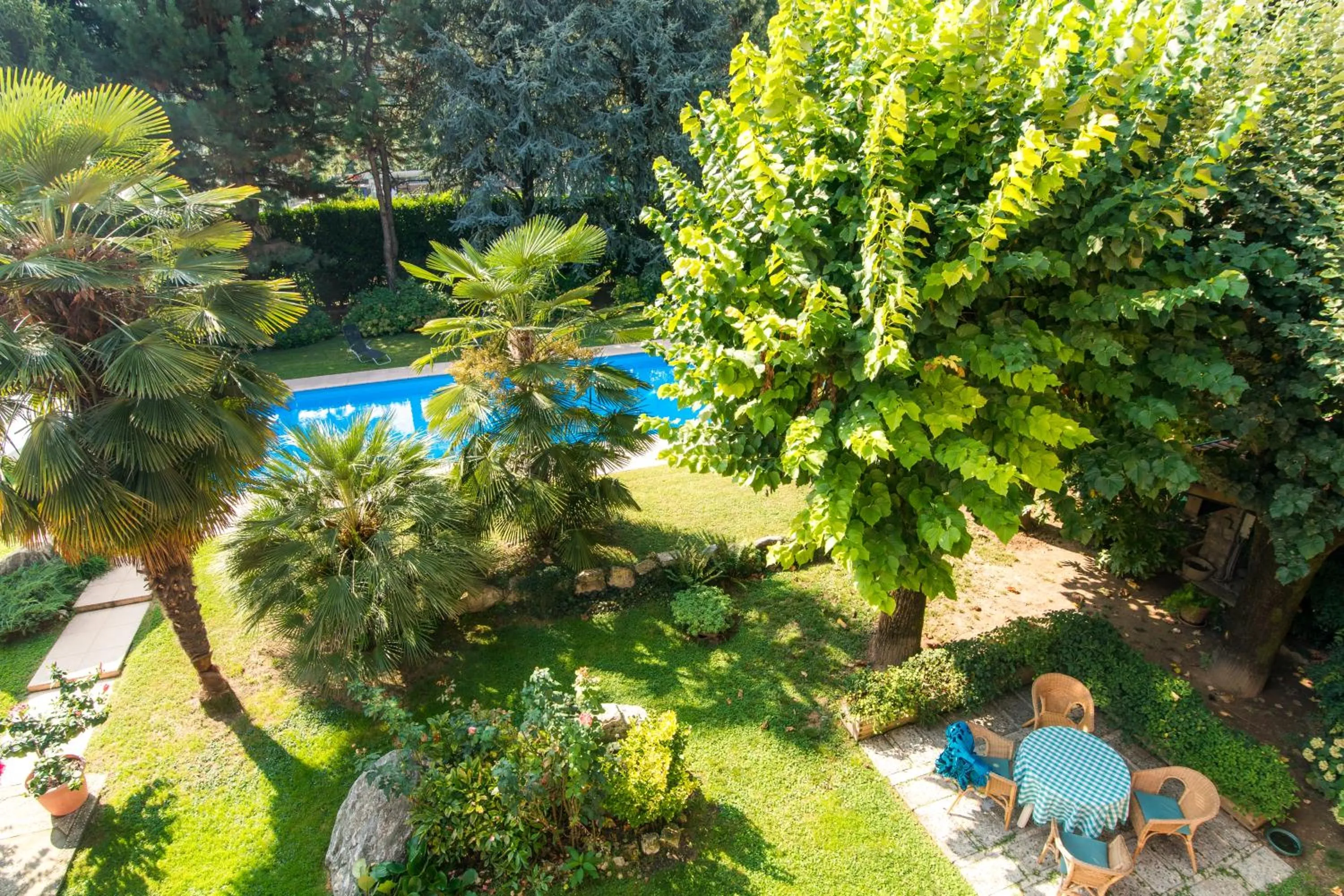 Garden view in B&B 3 TIGLI