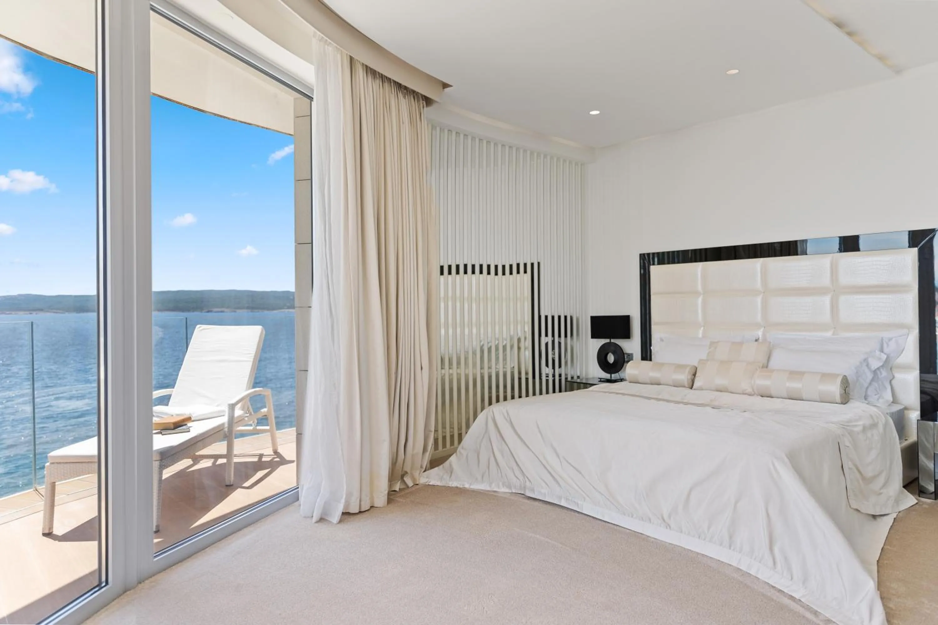 Bed in Luxury Hotel Amabilis